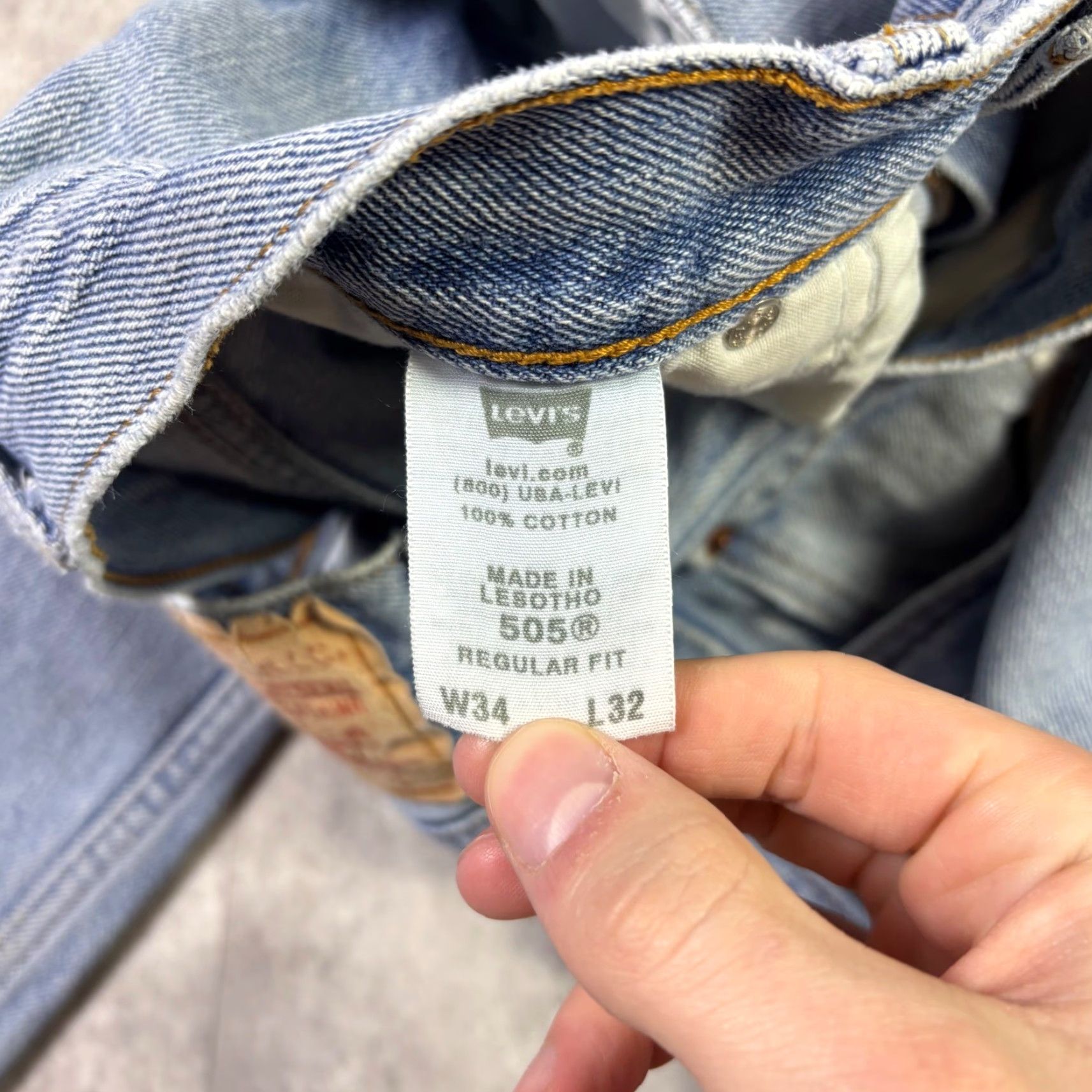 CO VINTAGE Levi Strauss Co Levi's 505 Regular Fit Light Wash Denim Jeans Mens 32x31 90s Straight 5-Pocket Design Buttons Zip Blue N/A Size US 32 / EU 48 - 7 Thumbnail
