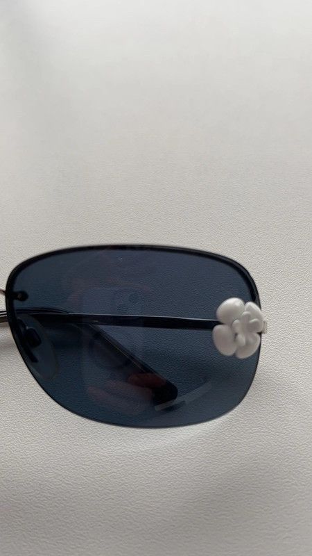 Chanel Chanel Sunglasses 4135 Camellia Rimless Vintage 4017 Size ONE SIZE - 3 Thumbnail