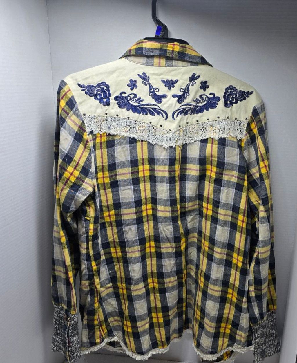 BKE Women's Gimmicks by BKE Plaid Embroidered Button Down M Size M / US 6-8 / IT 42-44 - 12 Thumbnail