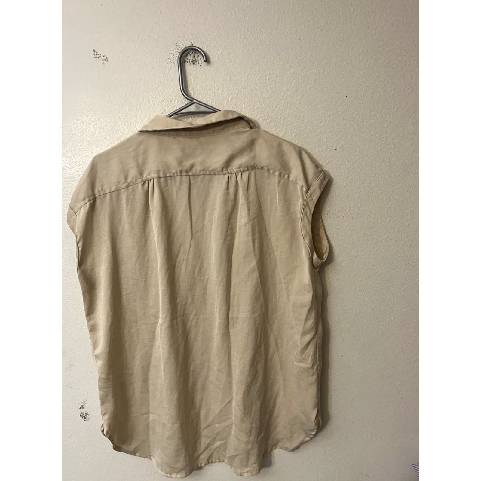 Vince Camuto Vince Camuto Blouse Women’s M Beige Sleeveless Button Up Top Size M / US 6-8 / IT 42-44 - 3 Thumbnail