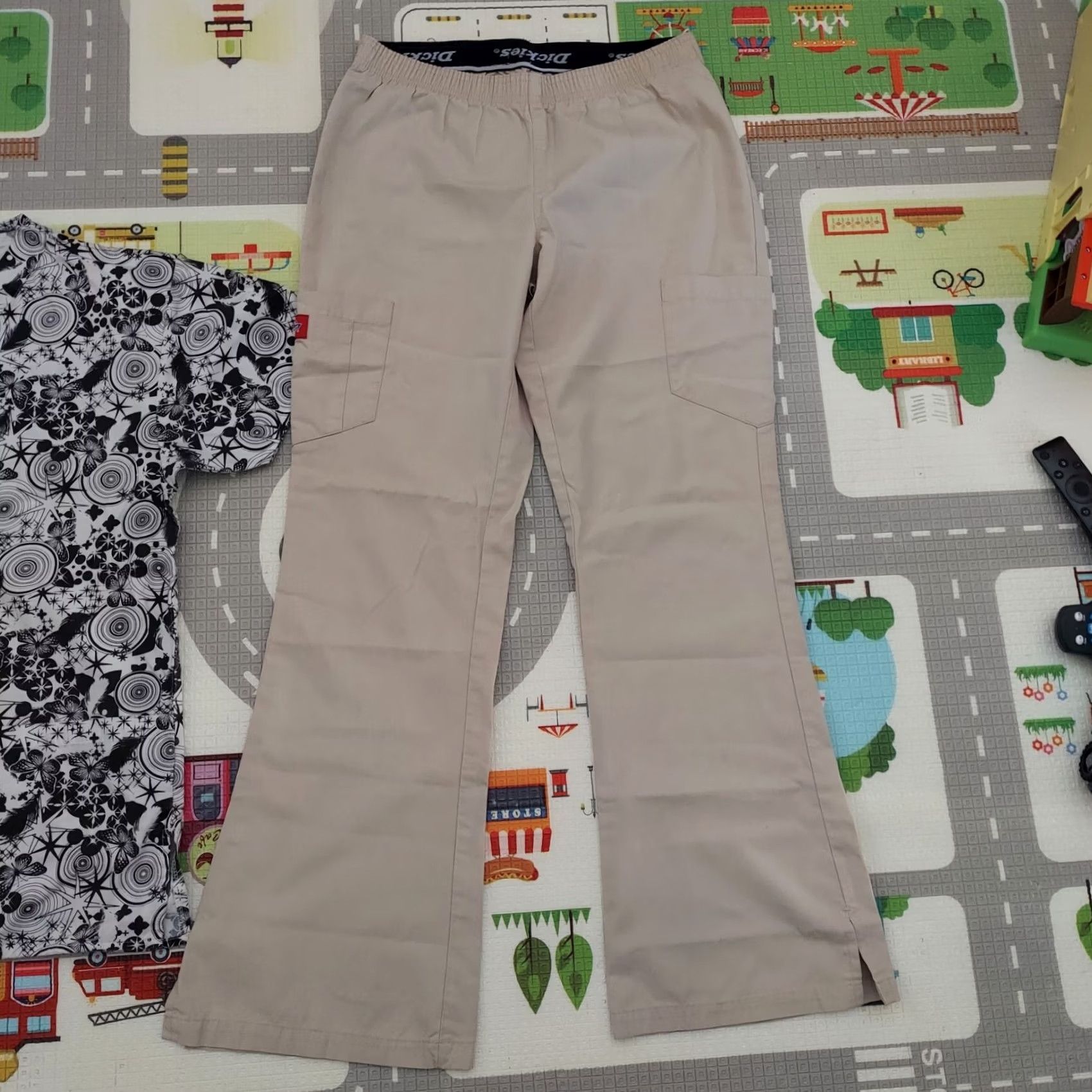 Dickies Dickies Scrubs Women Medical Uniform Set Nursing, Beige Pant & Multi Color Top Unisex XS Scrubs Size XS / US 0-2 / IT 36-38 - 3 Thumbnail