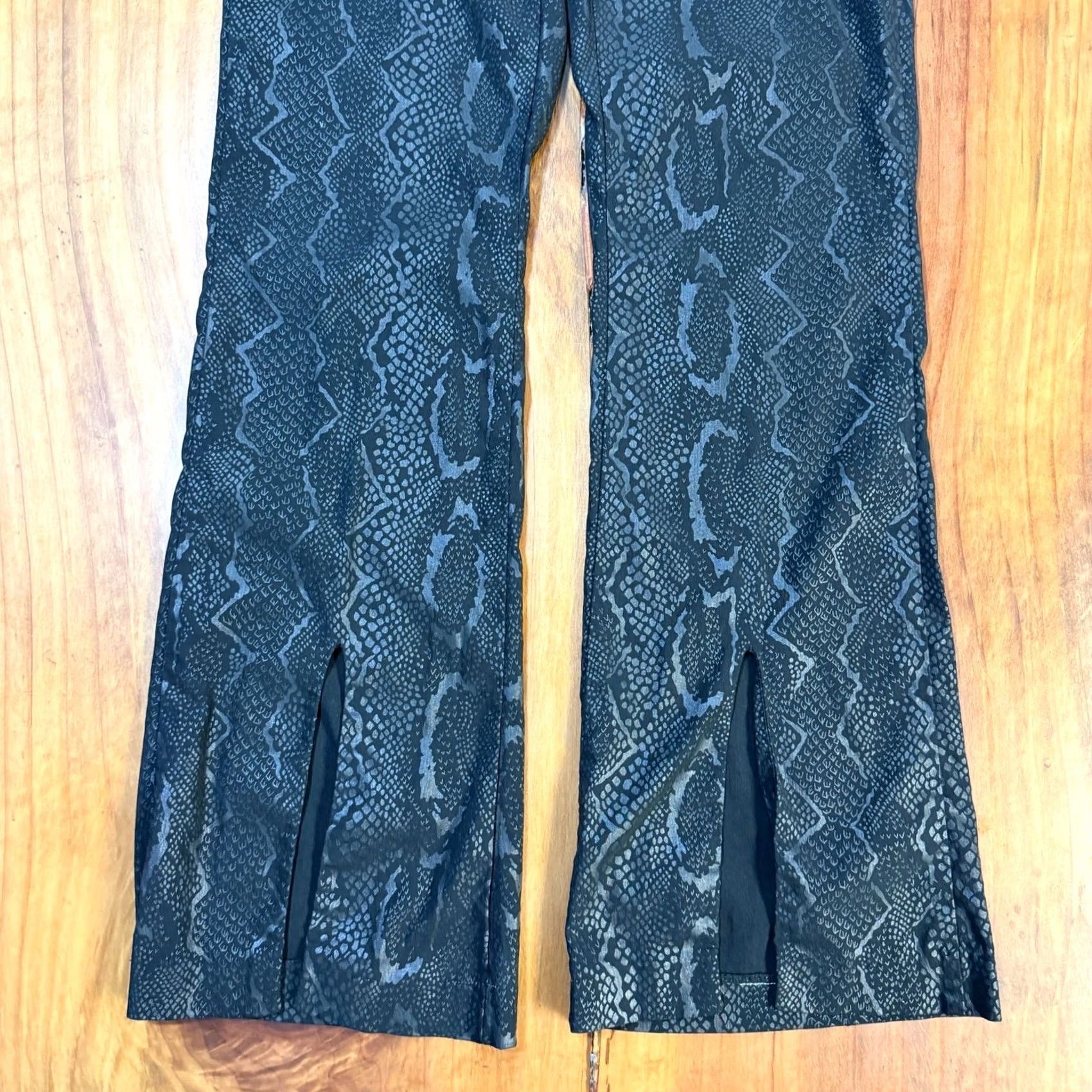 Bebe Vintage Y2K Bebe Womens Pants 6 Flare Low Rise Snake Skin Print Slit Leg EE14 Size 28" / US 6 / IT 42 - 2 Thumbnail