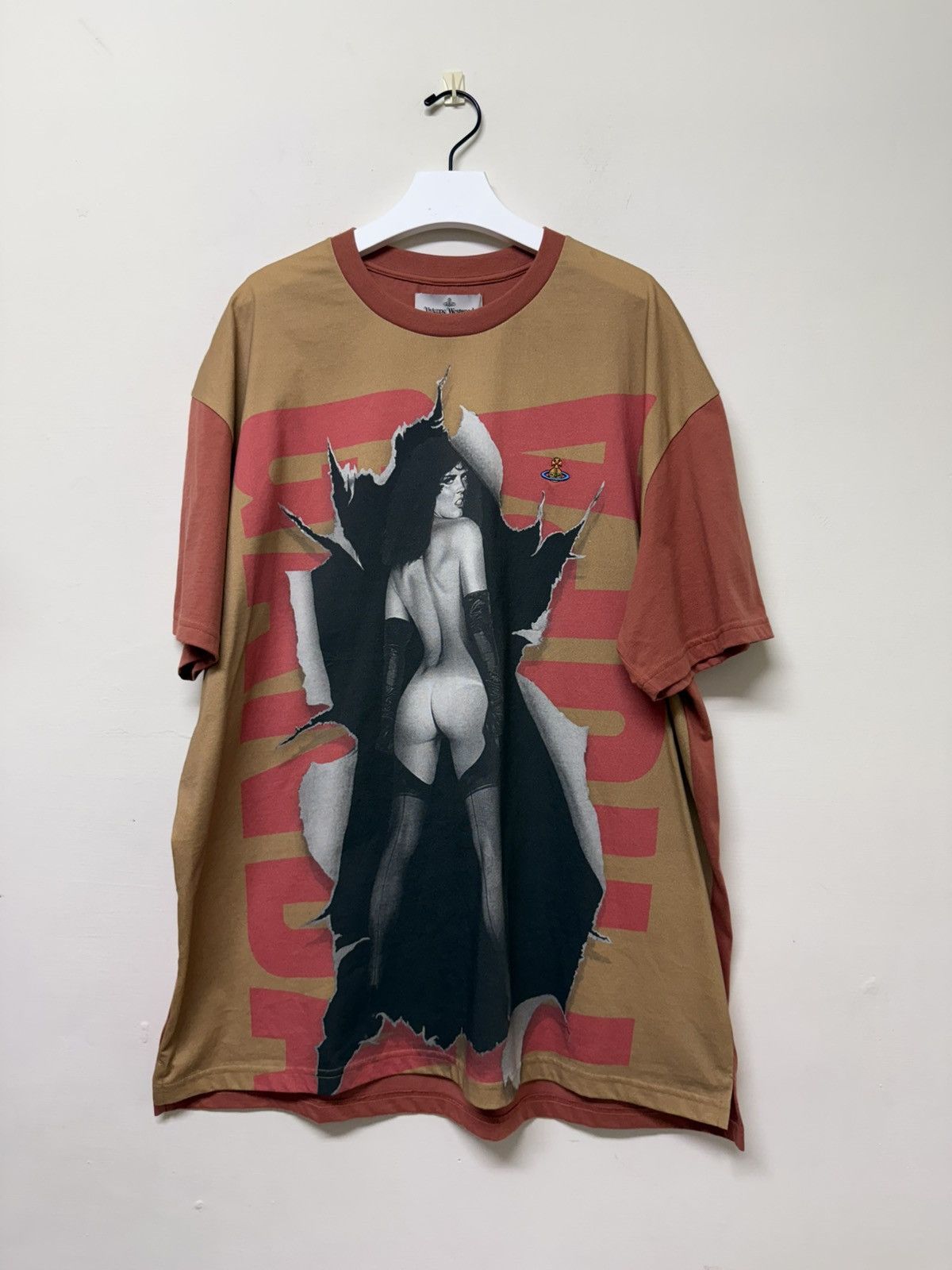 Vivienne Westwood Vivienne Westwood Tan Propaganda Oversized T-Shirt Size US M / EU 48-50 / 2 - 1 Thumbnail