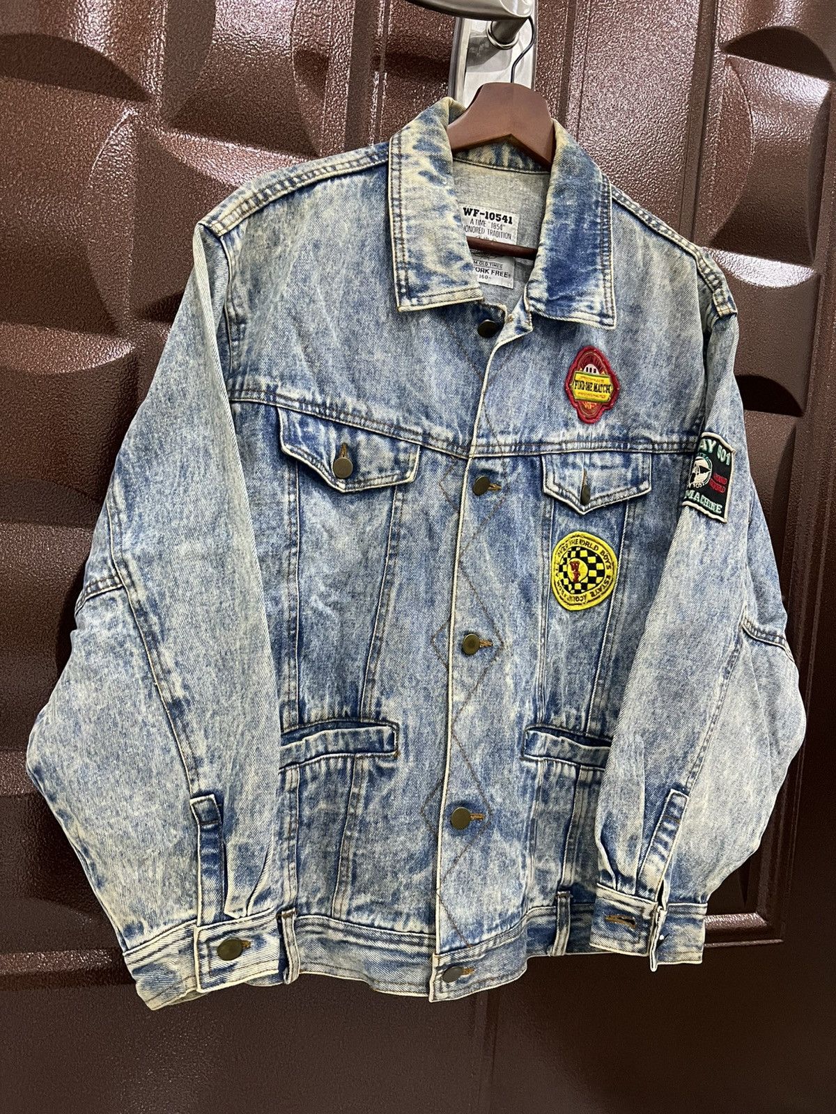 Japanese Brand Vintage 80's Wrangler Acid Wash Hotcrew Patches Denim Jacket Size US M / EU 48-50 / 2 - 4 Thumbnail
