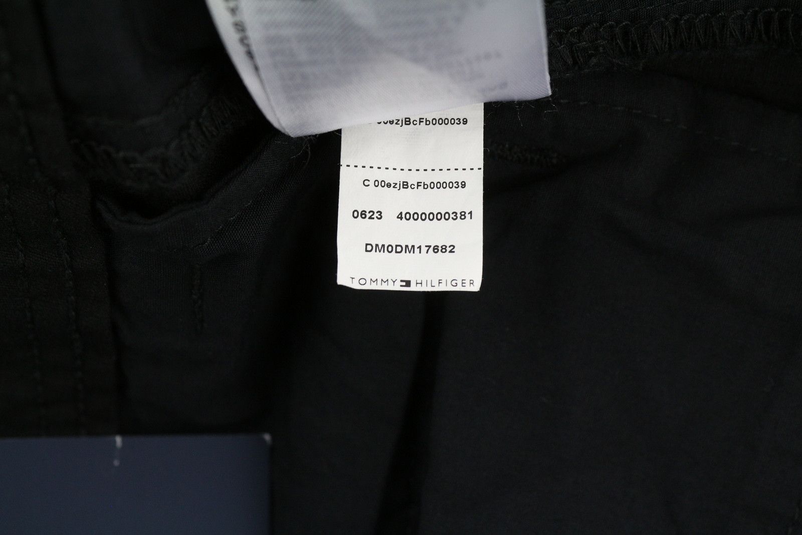 Tommy Hilfiger AIDEN BAGGY CARGO W31/L32 Black Regular Fit Trousers 85134 Size US 31 - 9 Thumbnail
