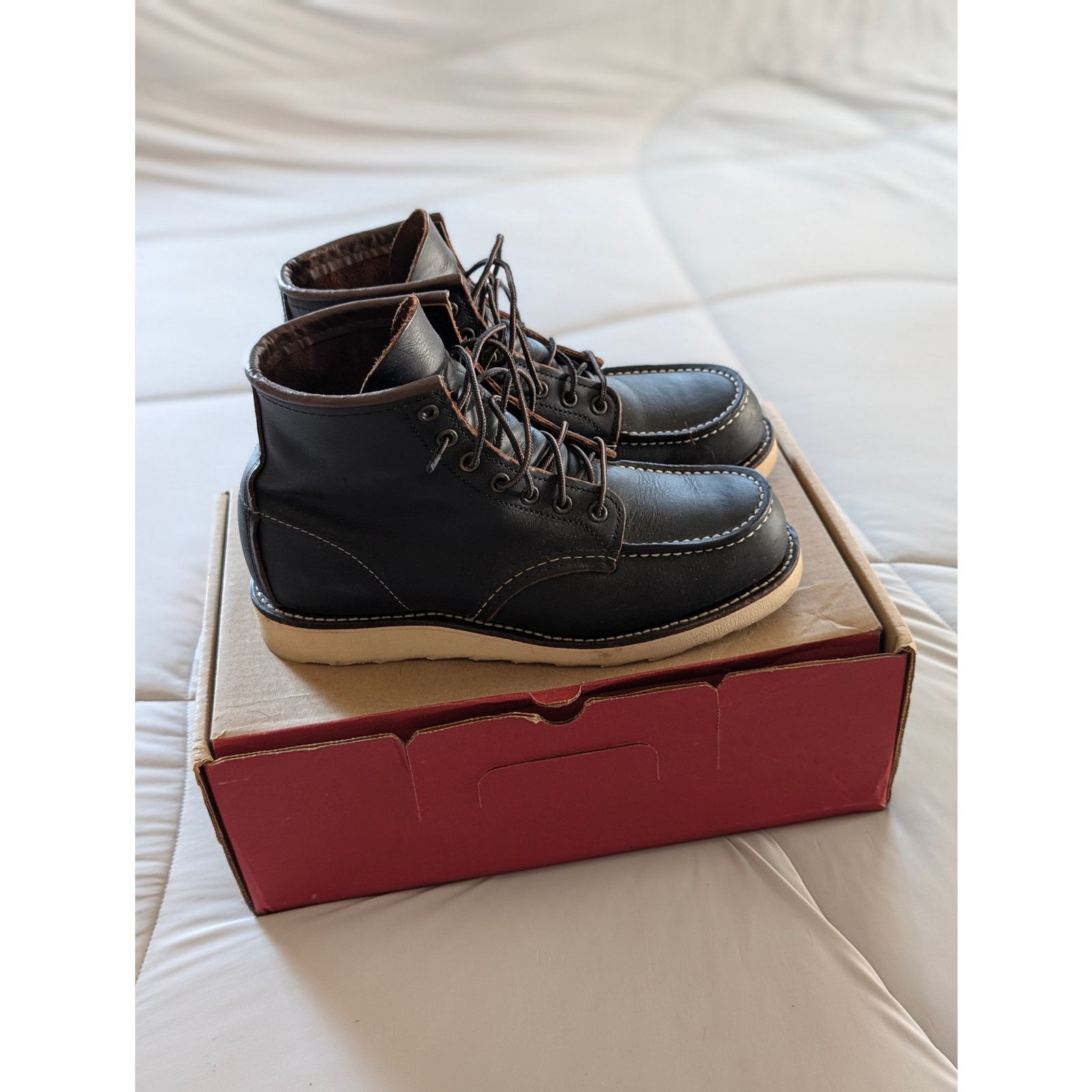 Red Wing Red Wing 8849 Classic Moc Toe Black Prairie 7.5D Seconds Size US 7.5 / EU 40-41 - 1 Thumbnail