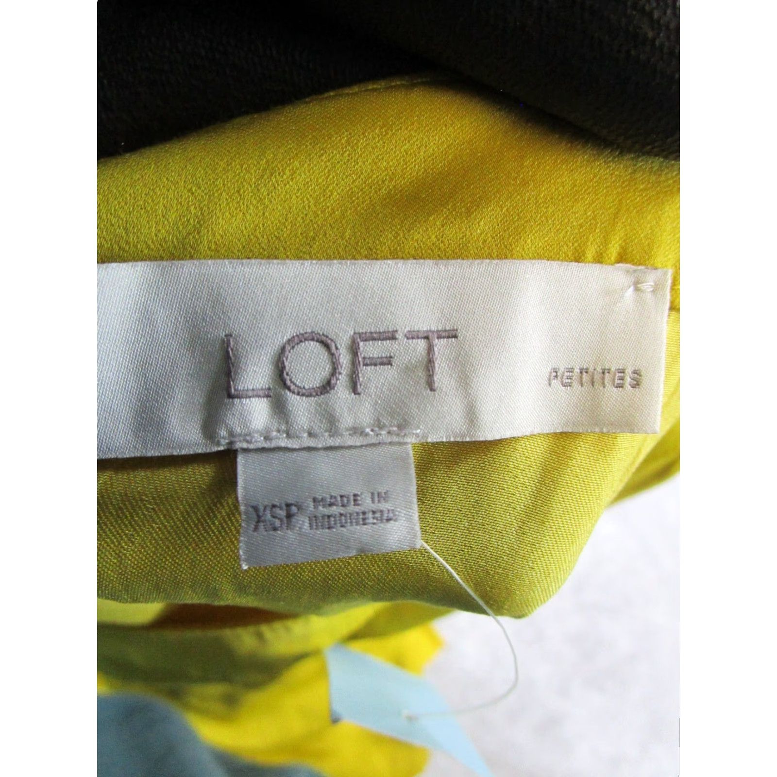 Loft Loft Shirt XS Petite Womens Yellow Satin Top Blouse Round Neck Long Sleeve Button Knit Polyester Satin Basic 90s? Size XS / US 0-2 / IT 36-38 - 3 Thumbnail