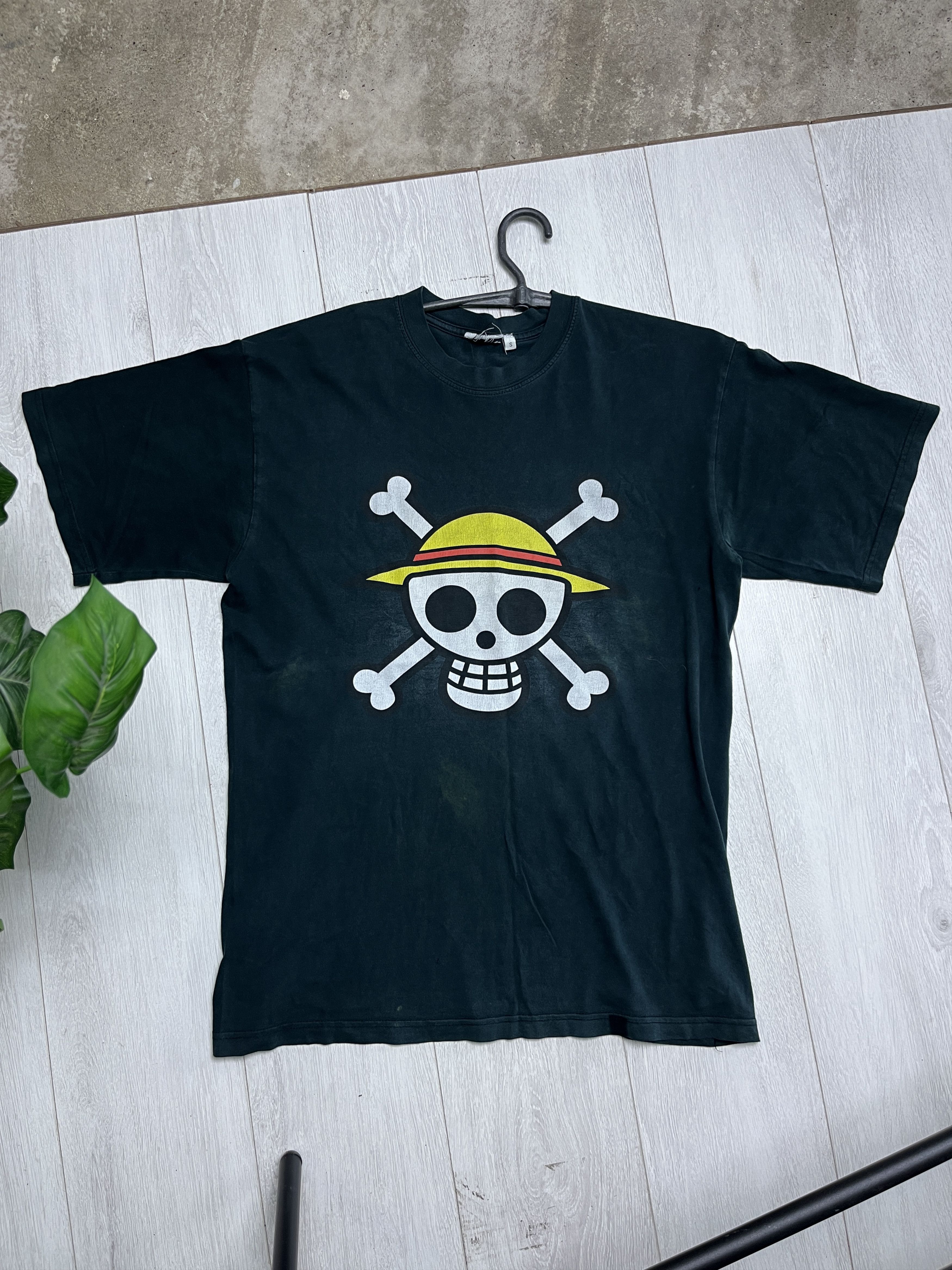 Other 2000s VINTAGE ONE PIECE STRAW HAT PIRATES GRAPHIC TEE - 832 Size US M / EU 48-50 / 2 - 1 Thumbnail