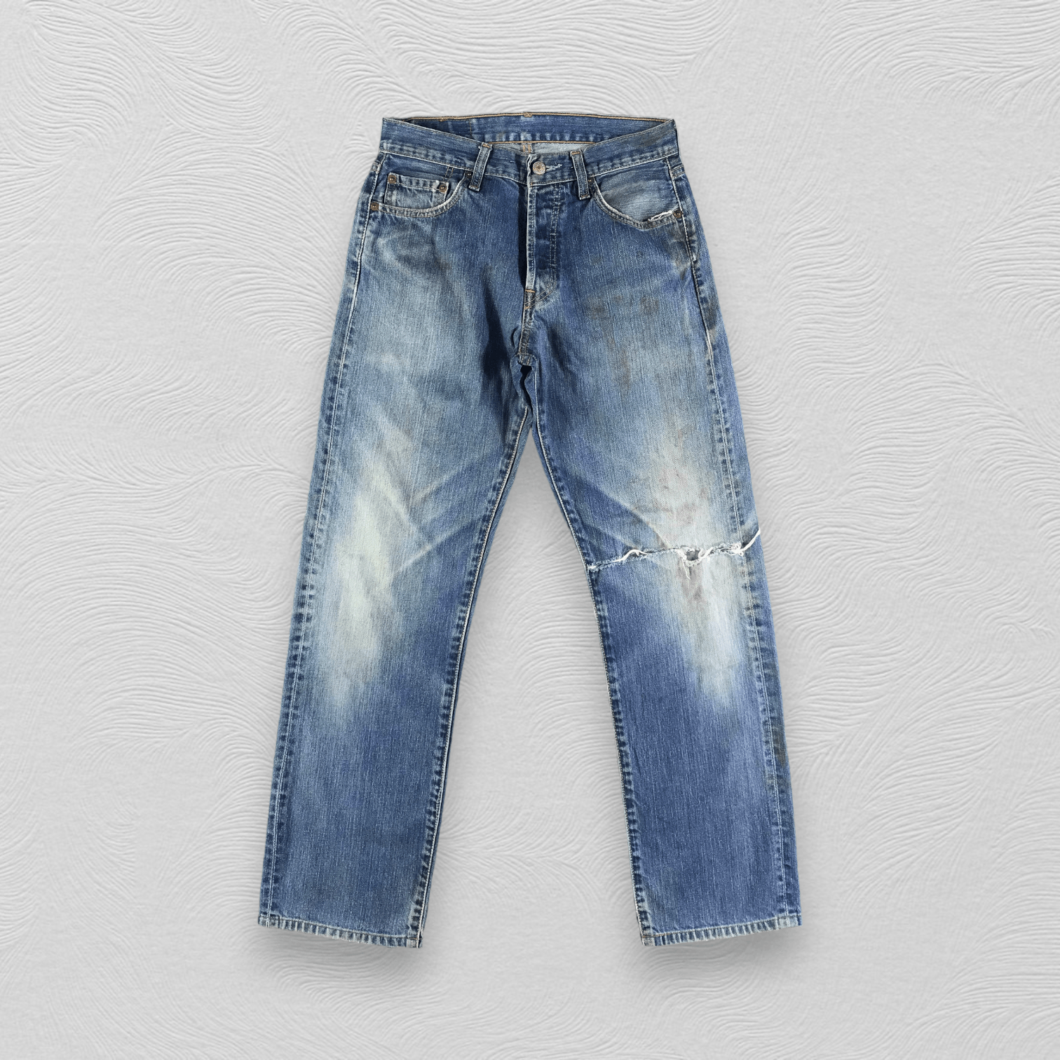 Levi's Vintage Levis 501 Jeans Faded Blue Denim KJ2262 Size US 28 / EU 44 - 1 Thumbnail