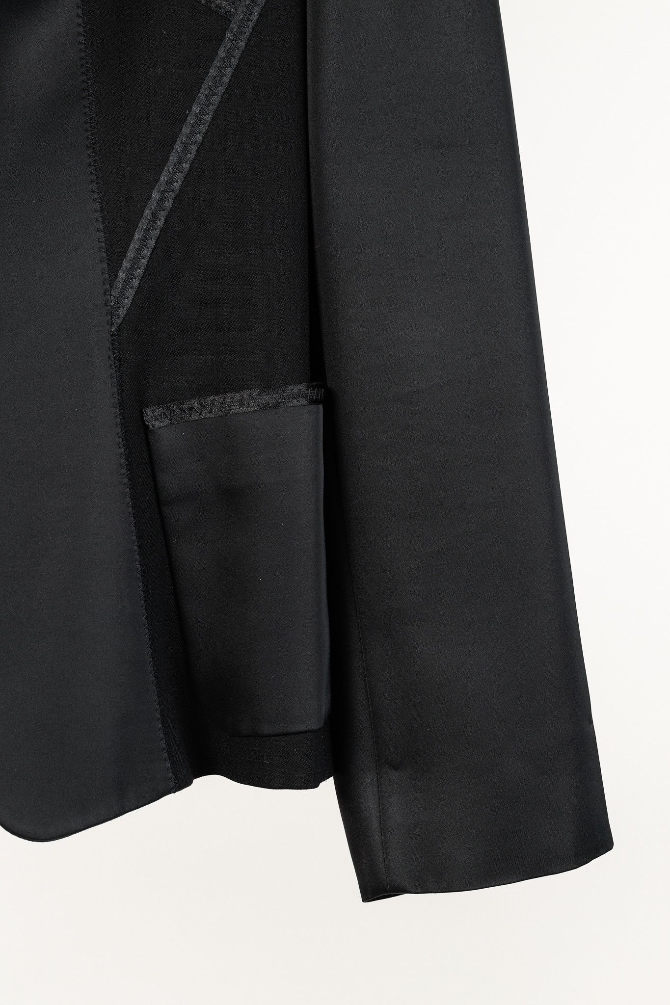 Laurel Laurel Black Wool & Satin Trim-Detail Blazer Size M / US 6-8 / IT 42-44 - 6 Thumbnail