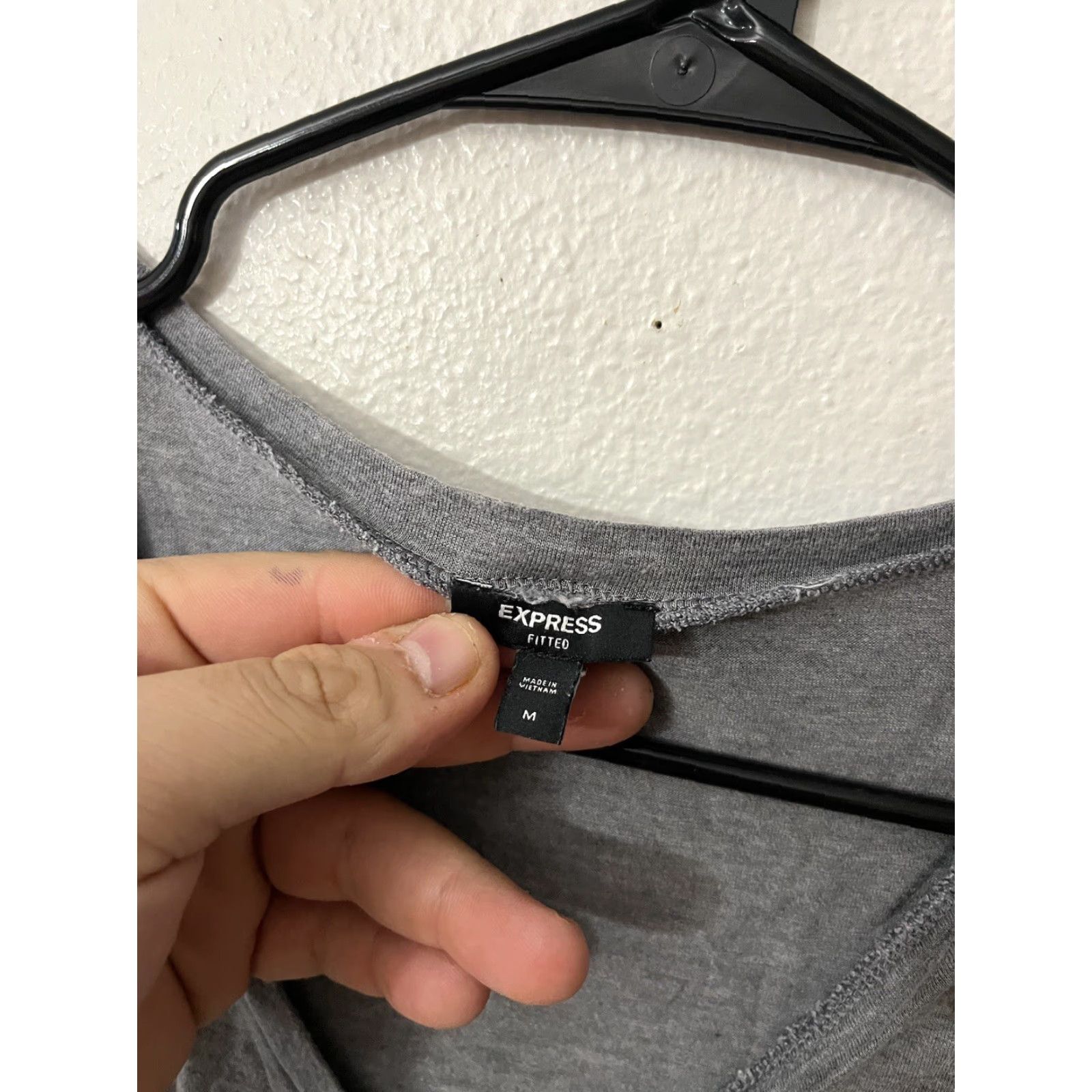 Express EXPRESS Fitted V-Neck T-Shirt Gray Stretch Medium Women Size M / US 6-8 / IT 42-44 - 3 Thumbnail