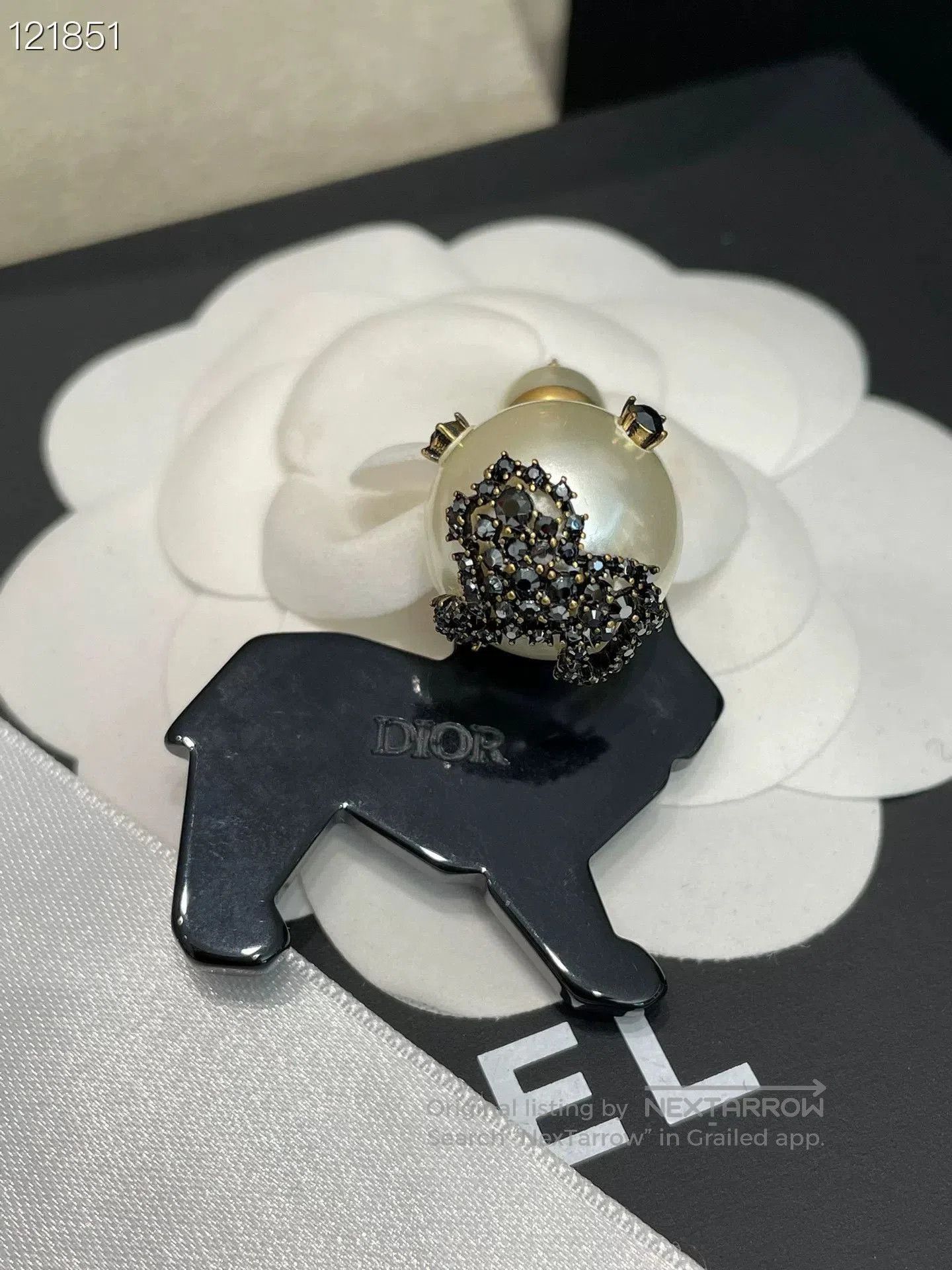 Dior Dior Limited Single Lion Earring. Size ONE SIZE - 3 Thumbnail