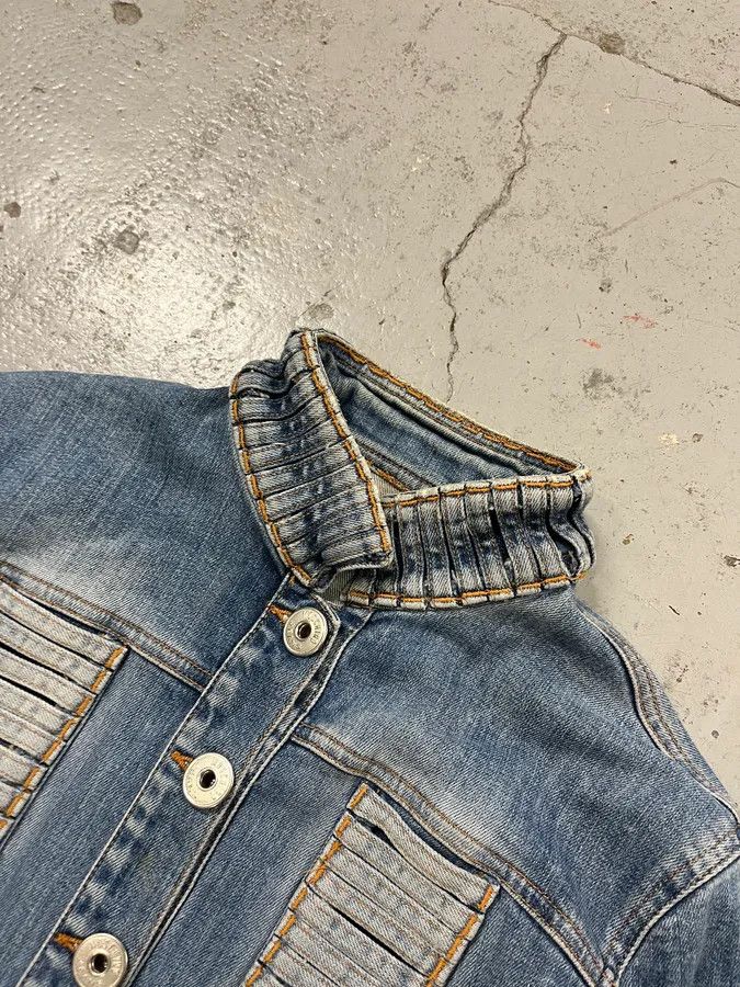Moschino 2000s Moschino Pleated Blue Buttoned Denim Jacket Size M / US 6-8 / IT 42-44 - 5 Thumbnail