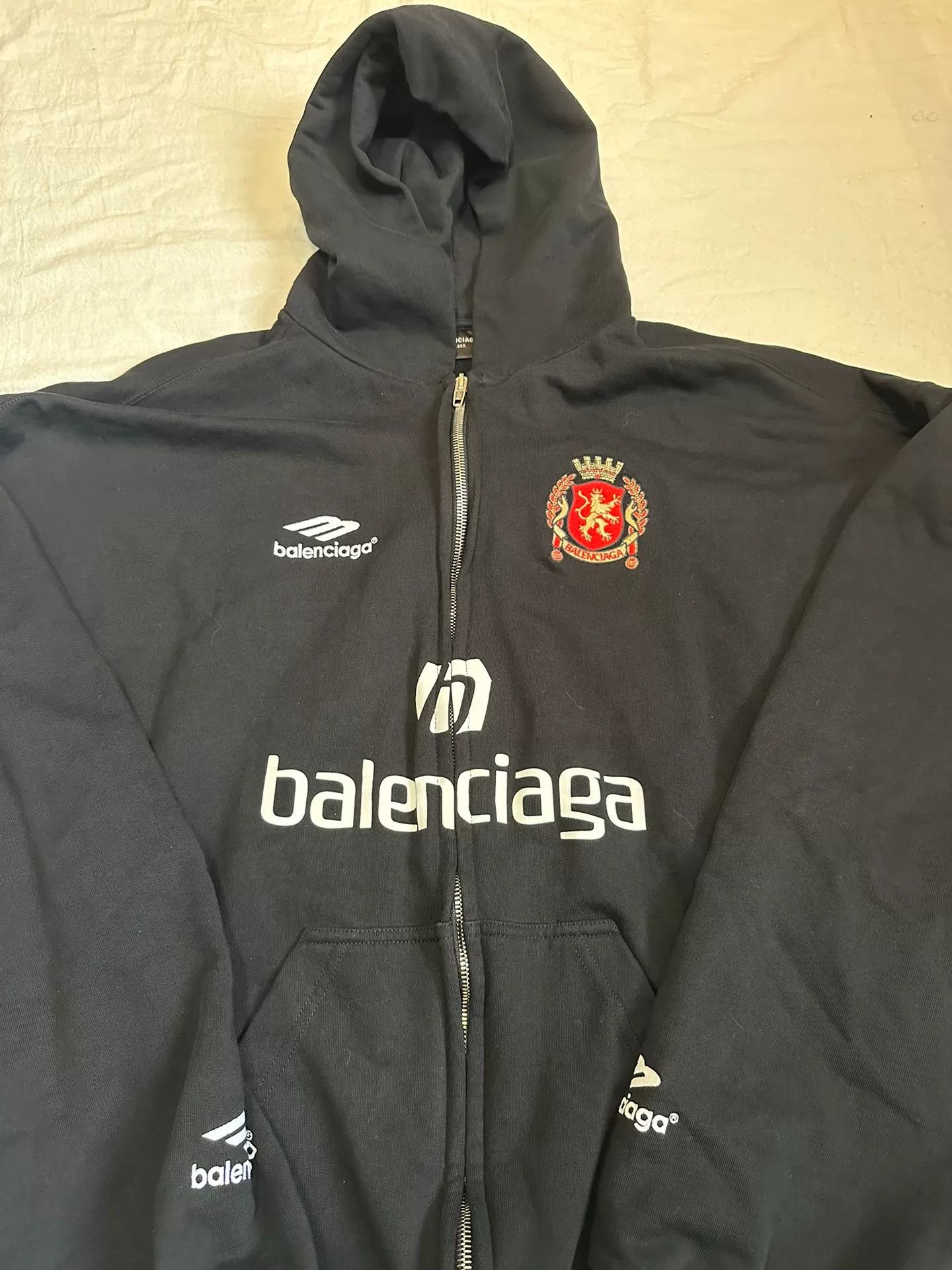 Balenciaga balenciaga manchester united embroidered hoodie Size US XS / EU 42 / 0 - 2 Thumbnail