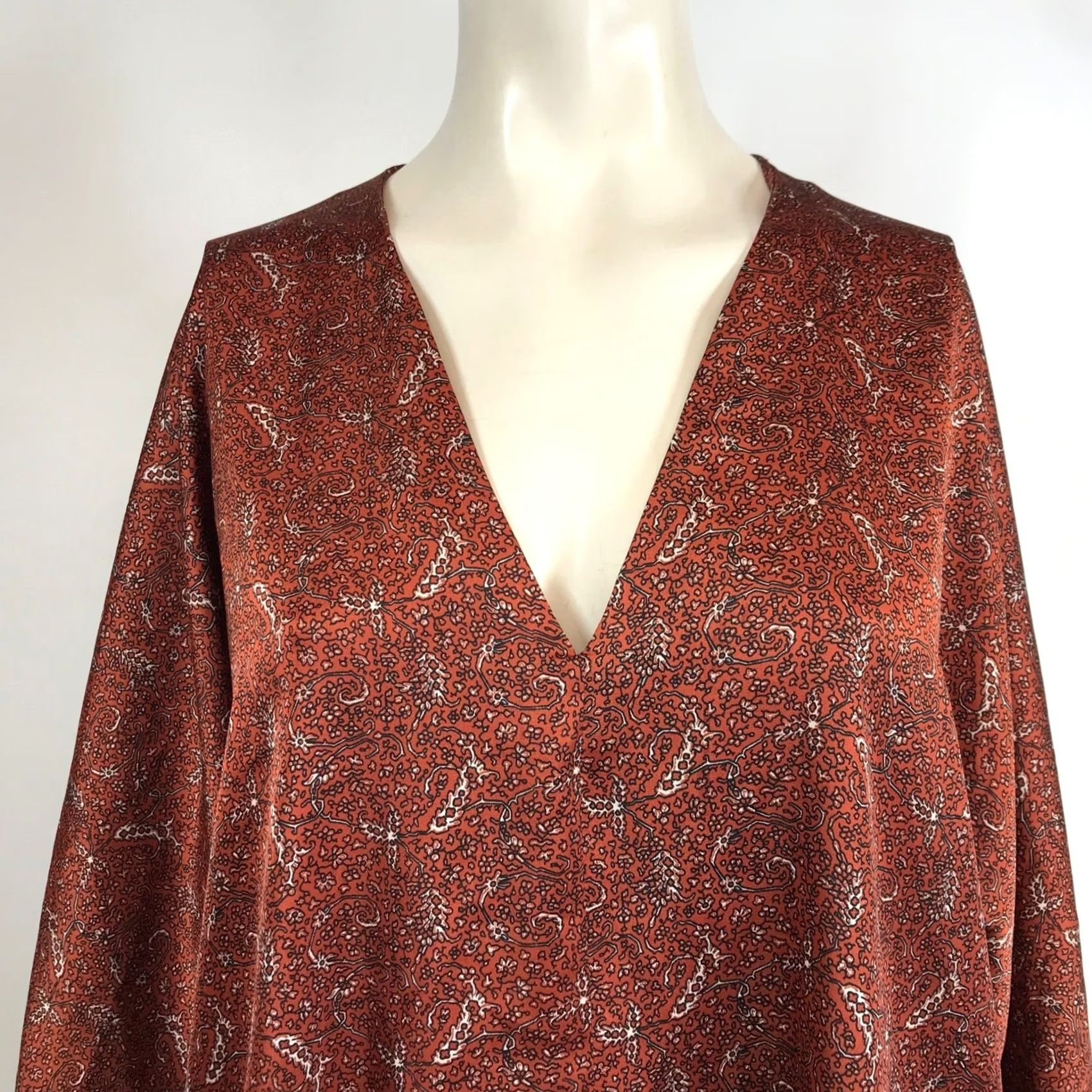 Banana Republic Banana Republic Blouse V-Neck 3/4 Sleeve Satin Paisley Women's Size L Brown Orange Tunic Casual Womens Size L / US 10 / IT 46 - 2 Thumbnail