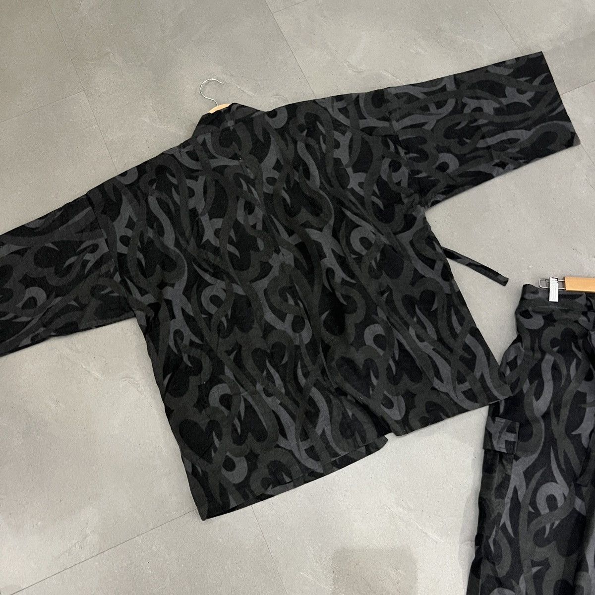 Number (N)ine AW04 Number Nine Give Peace A Chance Tribal Jinbei Set Size US M / EU 48-50 / 2 - 8 Thumbnail