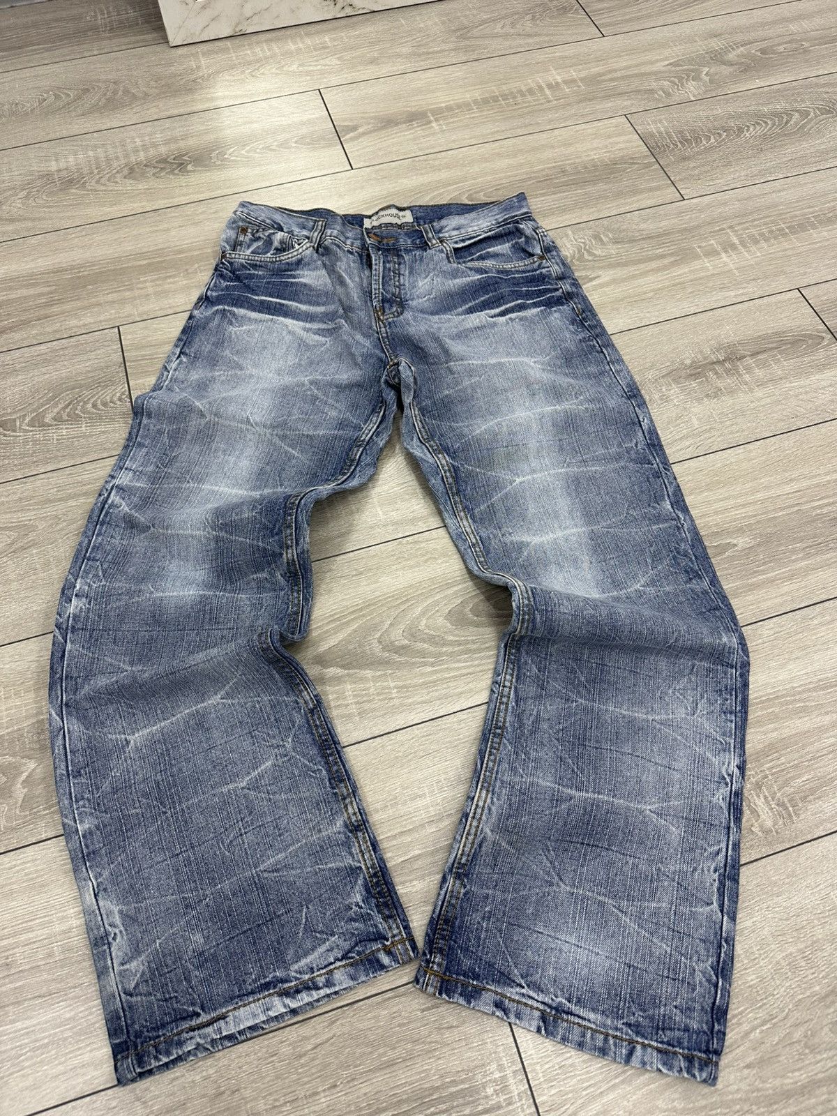 Japanese Brand Vintage Baggy Y2K Light Faded Jeans Wide Japanese Style Size US 32 / EU 48 - 2 Thumbnail