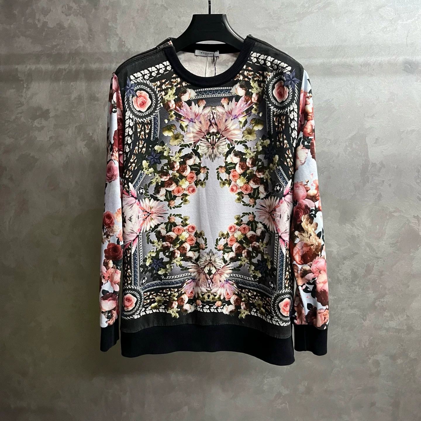 Givenchy Givenchy Floral Printed Multi T-Shirt S Women Size S / US 4 / IT 40 - 1 Thumbnail