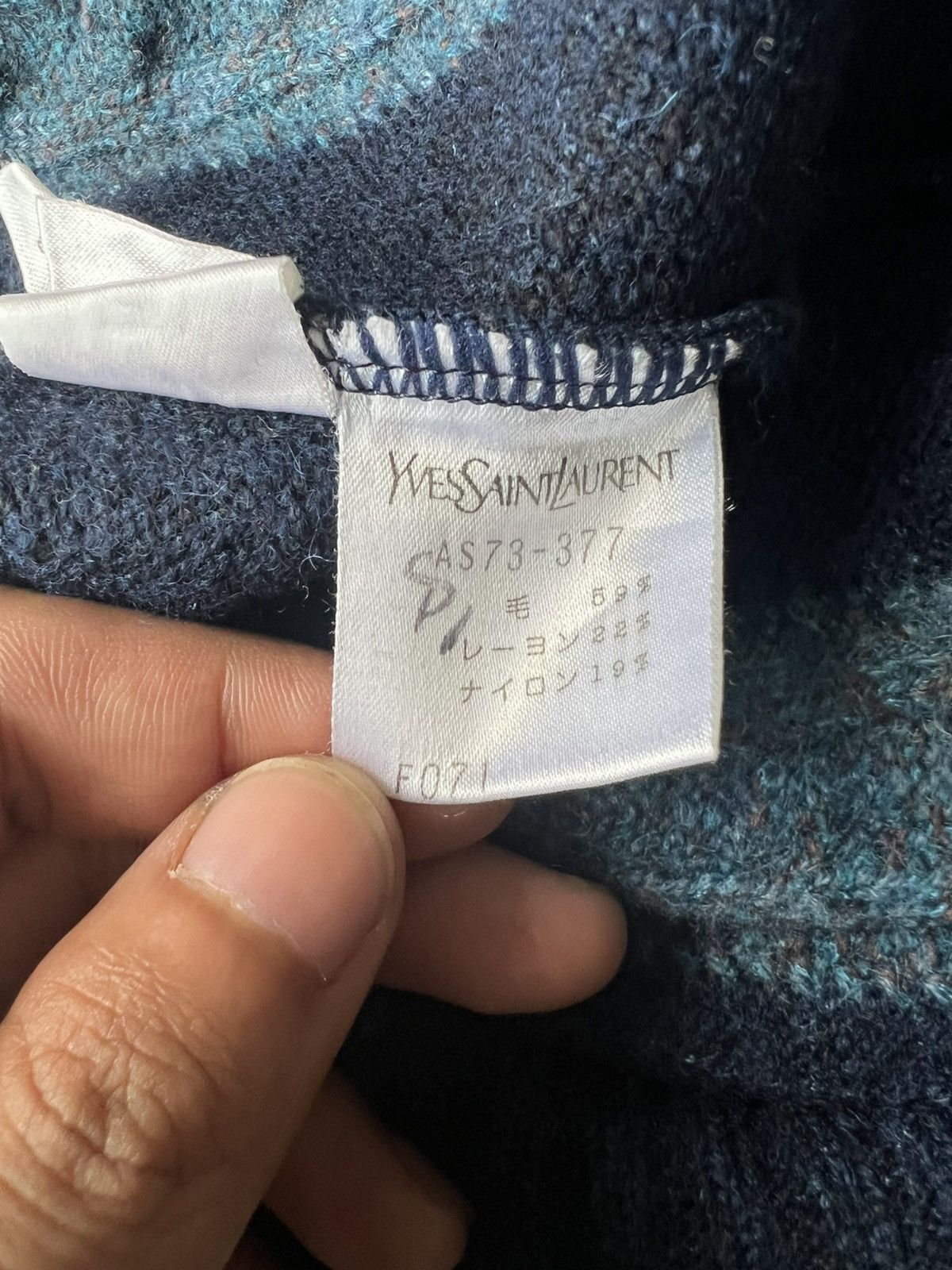 Aran Isles Knitwear × Coogi × Yves Saint Laurent Vintage Yves Saint Lauren YSL 3D Cable Knitwear Sweater Size US M / EU 48-50 / 2 - 7 Thumbnail