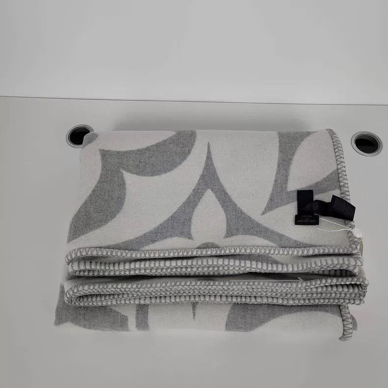 Louis Vuitton Louis Vuitton Grey wool blanket Size ONE SIZE - 3 Thumbnail
