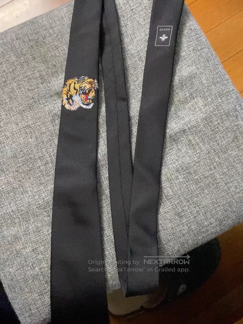 Gucci Black tiger head embroidered tie