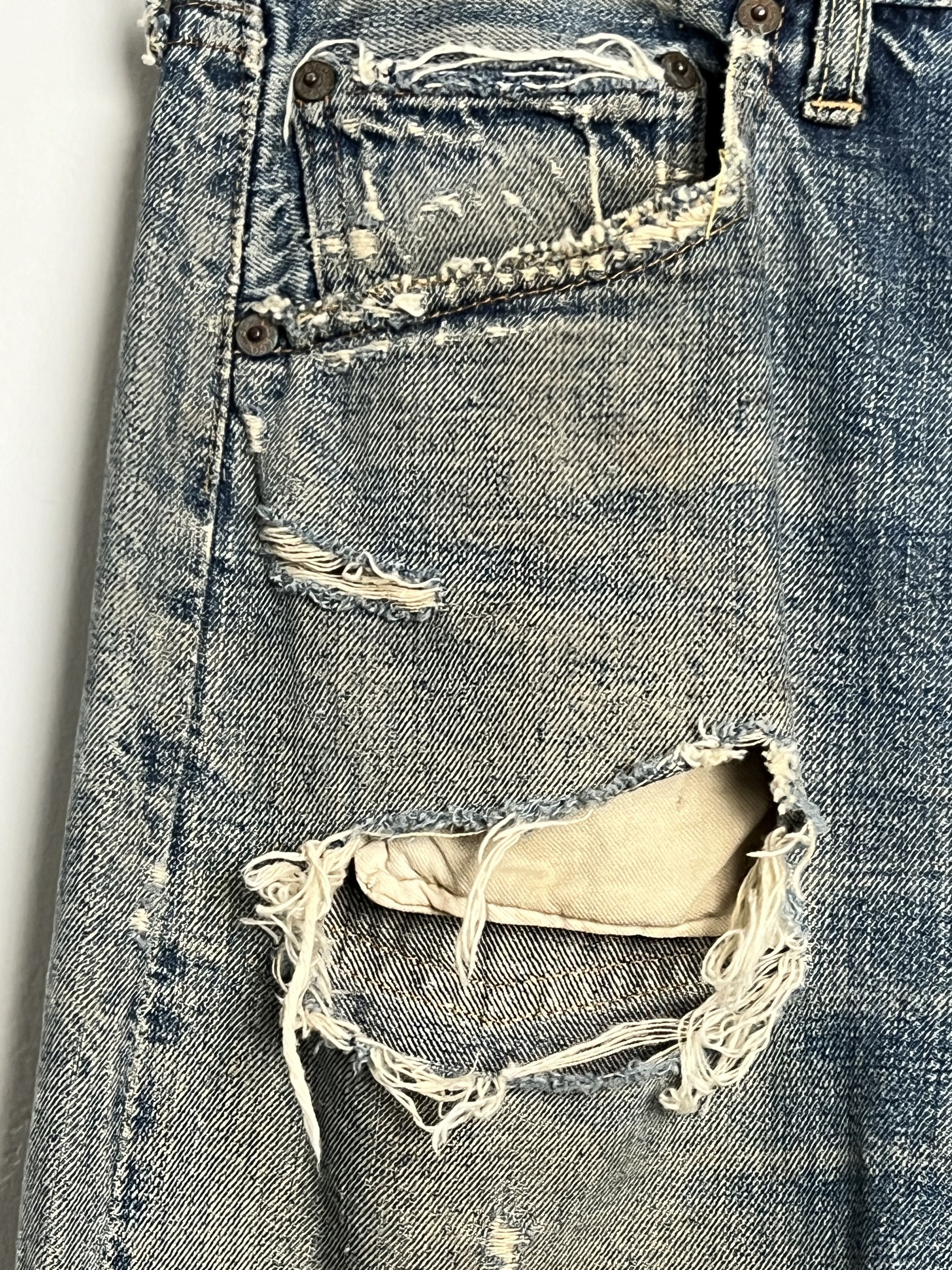 Levi's 1960s Levi's 501 Distressed Redline Selvedge #16 Rivet Jeans Size US 34 / EU 50 - 6 Thumbnail