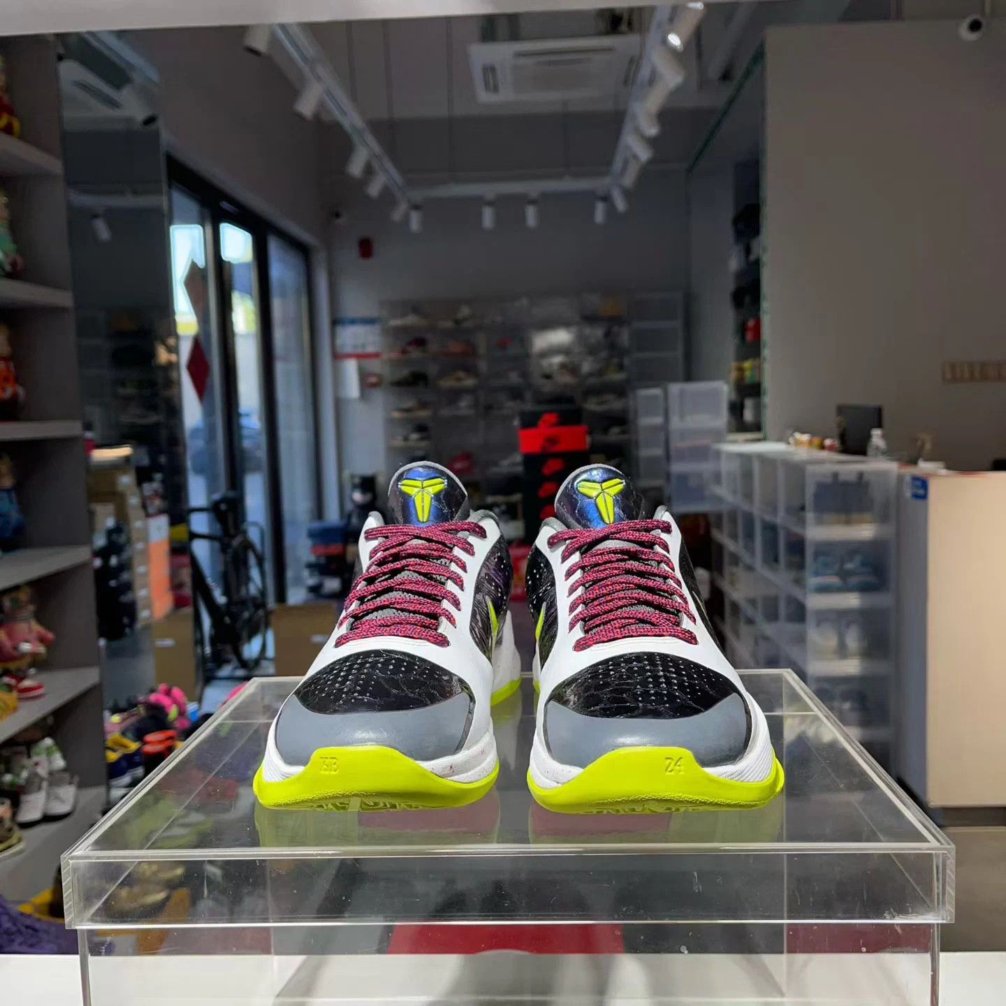 Nike ZK5 Clown 41 US 2 wears Zebra original box Size US 8 / EU 41 - 1 Thumbnail