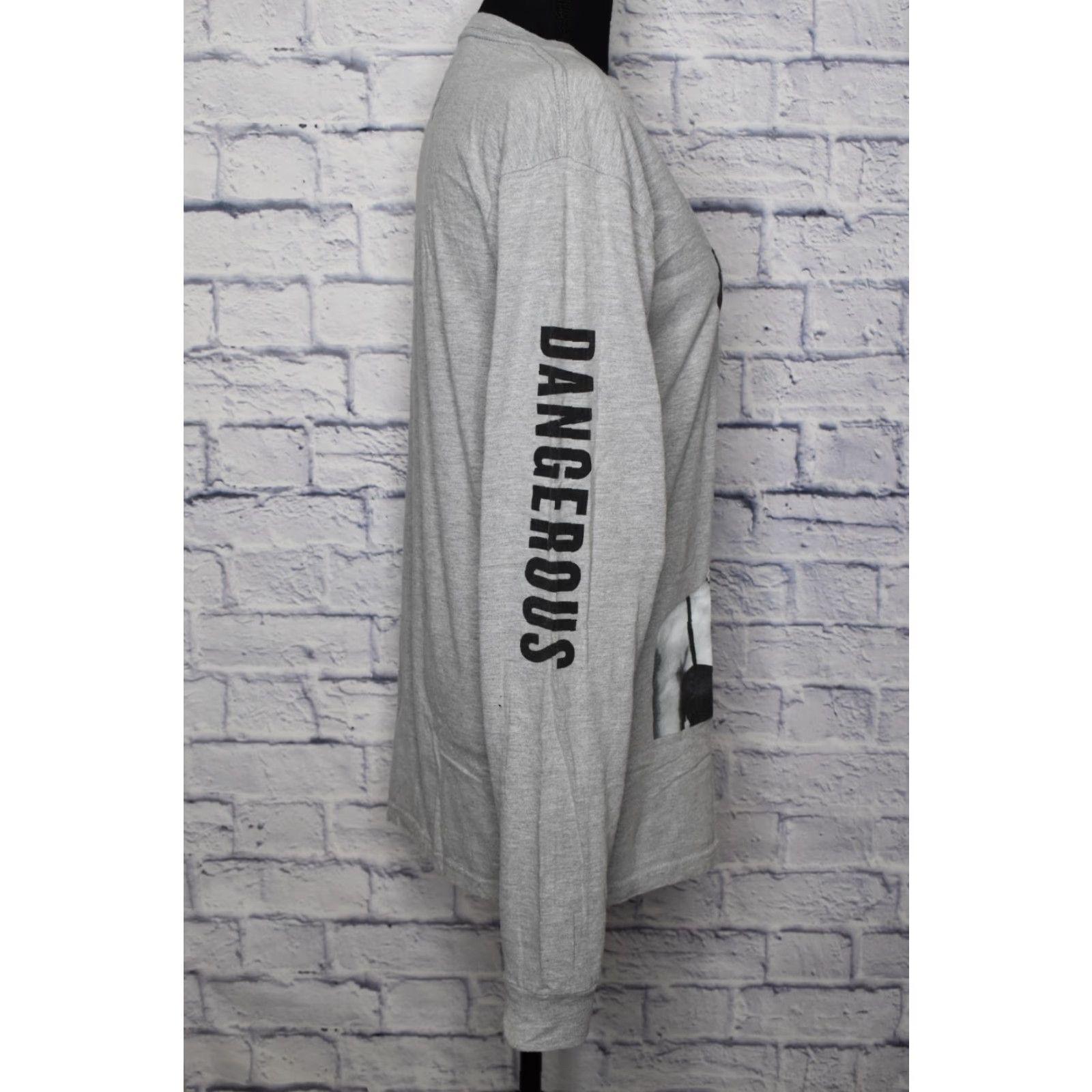 Vintage Ariana Grande Dangerous Woman Tour Long Sleeve Shirt Women S Gray 100% Cotton Graphic Print Fit Regular Crew Neck Distressed Size S / US 4 / IT 40 - 4 Thumbnail