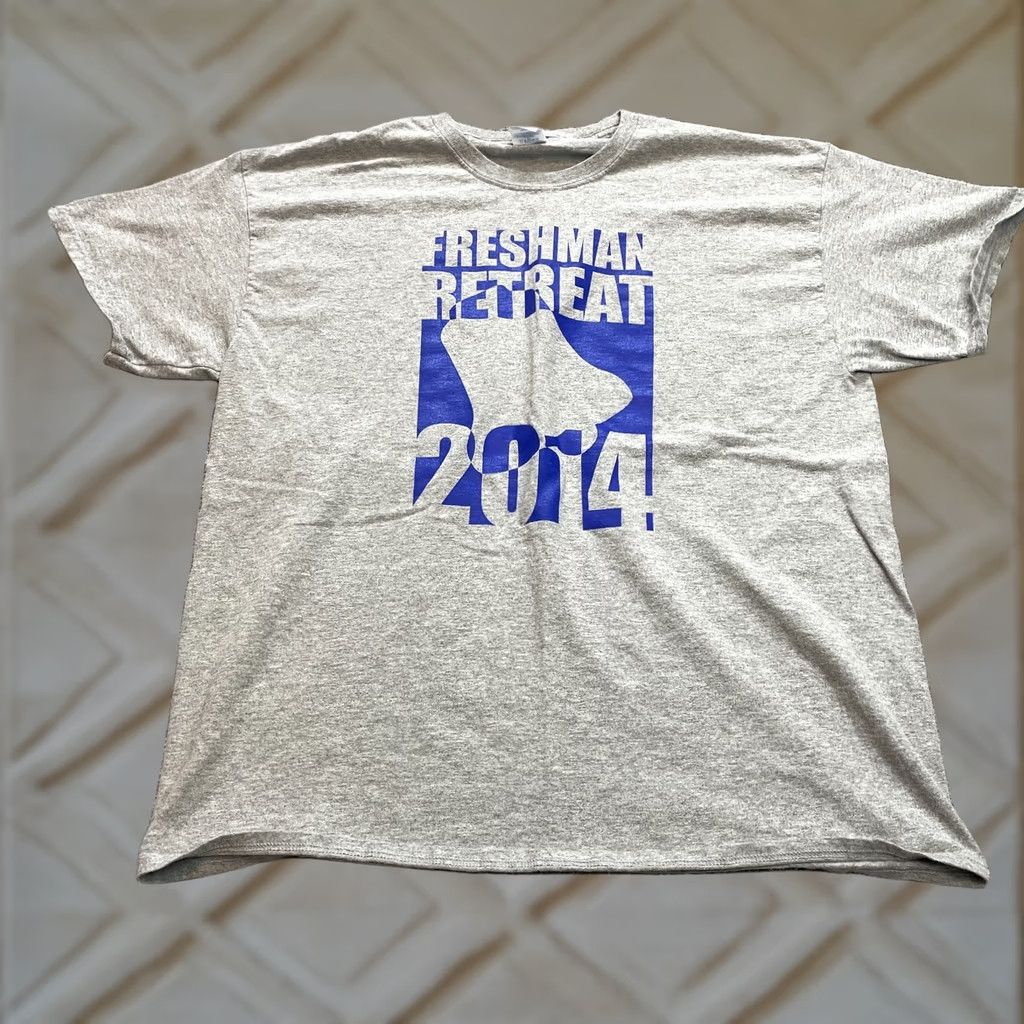 Gildan VINTAGE Gildan Ultra Cotton Shirt Mens XL Gray Freshman Retreat IHS 2014 Short Sleeve T Size US XL / EU 56 / 4 - 1 Thumbnail