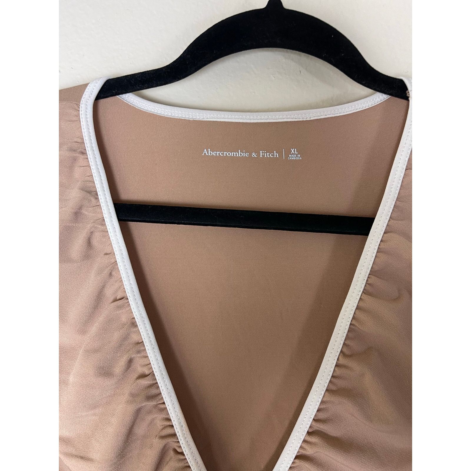 Abercrombie & Fitch Abercrombie & Fitch Nude Ruched Keyhole Long Sleeve Top - XL Size XL / US 12-14 / IT 48-50 - 3 Thumbnail