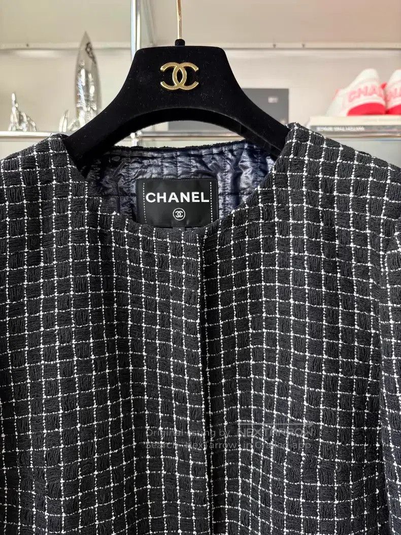 Chanel Chanel 16s show black and white plaid round-neck knitted j Size S / US 4 / IT 40 - 2 Thumbnail