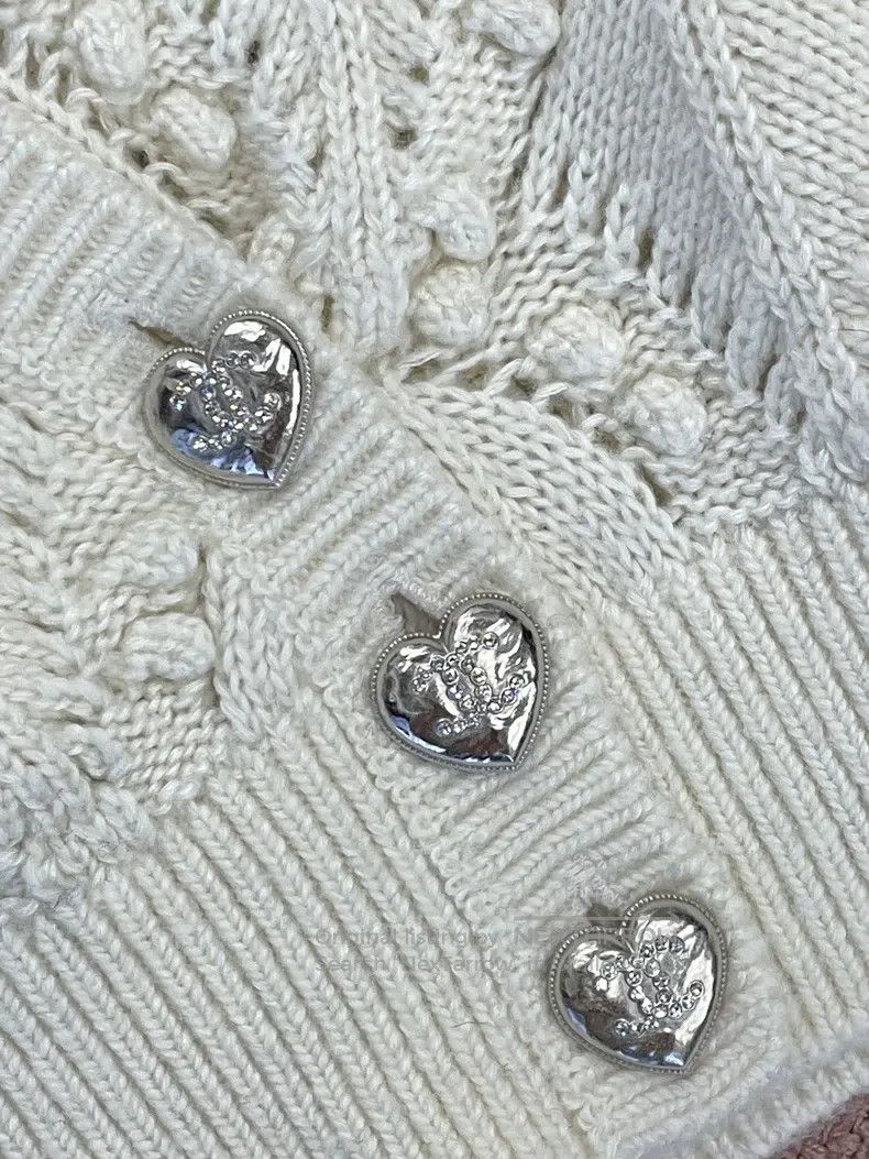 Chanel Chanel White love button knit coat Size XS / US 0-2 / IT 36-38 - 3 Thumbnail