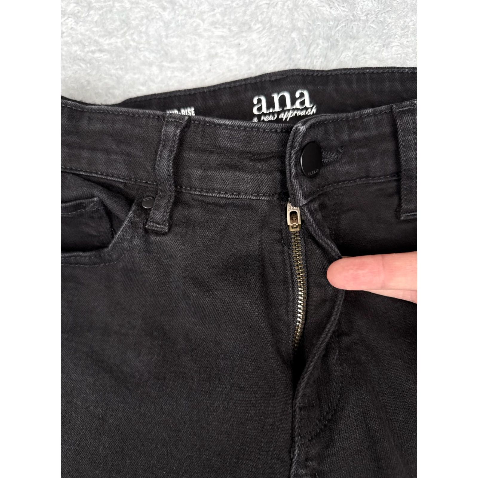 Denime VINTAGE? No — (Skip, since not vintage) a.n.a A New Approach Jeans Women's 10 Black Mid Rise Skinny Stretch Denim Pants Size 32" / US 10 / IT 46 - 5 Thumbnail