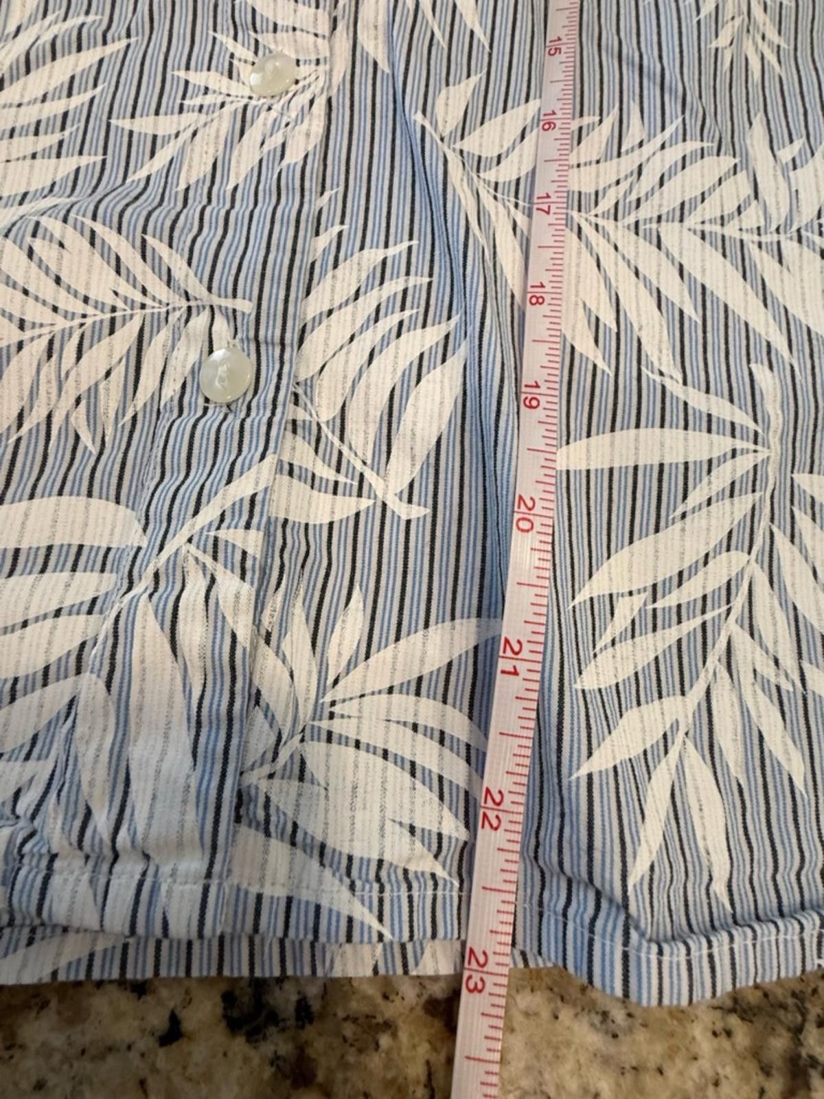 Other Liz Claiborne stripe palm short sleeve button up top SZ M Size M / US 6-8 / IT 42-44 - 11 Thumbnail