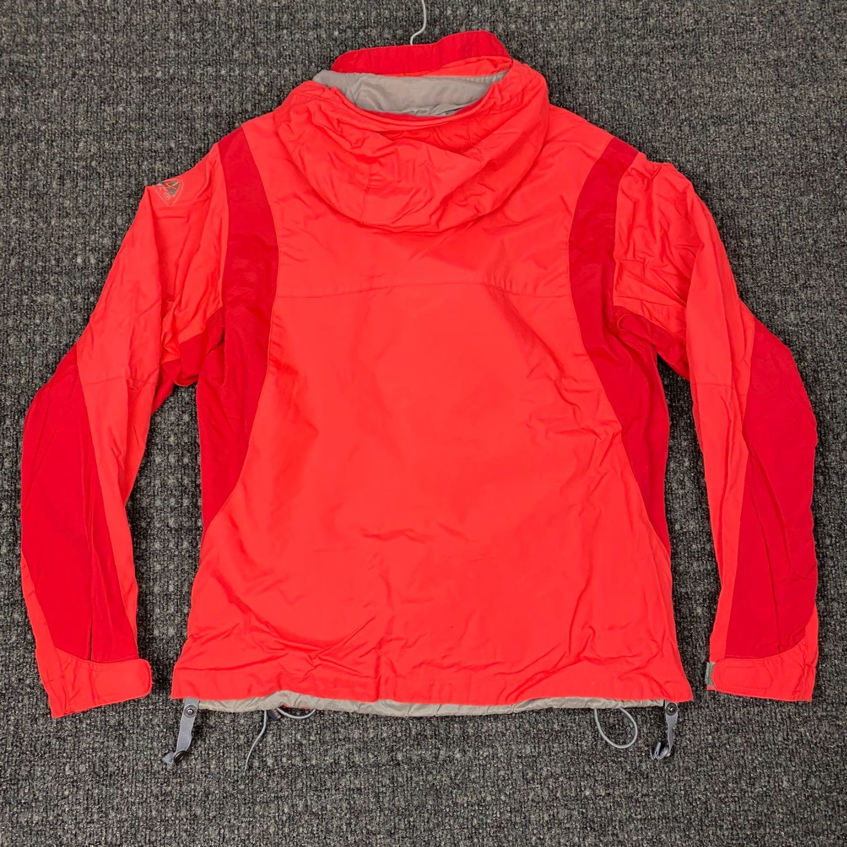 Nike ACG VINTAGE Nike ACG Hooded Jacket Womens S Red Storm 90s Windbreaker Full Zip Therma Fit Logo Accents Weather Nylon Old School Size S / US 4 / IT 40 - 2 Thumbnail