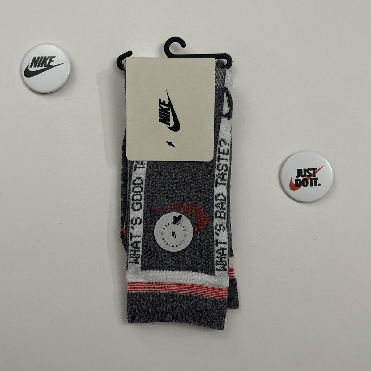 Nike Nike x OFF-WHITE Crew socks ‘SPACEHIPPIE’ CN5786-020 Size ONE SIZE - 3 Thumbnail