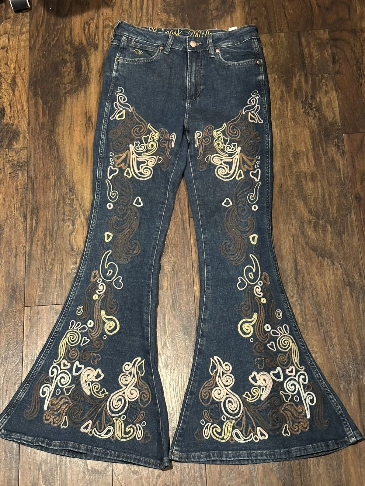 Wrangler Sick women’s Wrangler x Lainey Wilson Bell Bottom Jeans Size 28" / US 6 / IT 42 - 1 Thumbnail