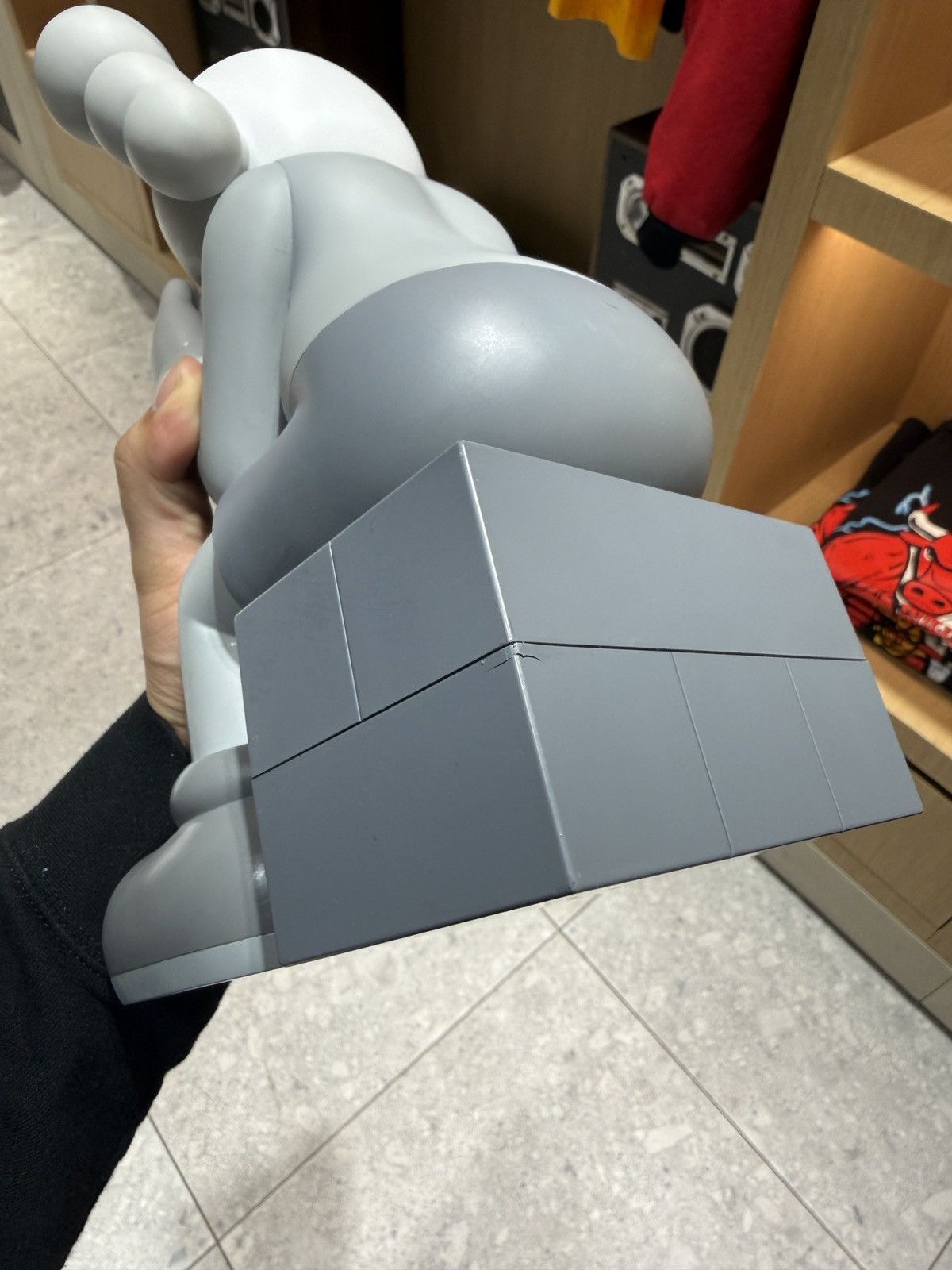 Kaws 2013 Kaws Passing Through Companion Gray Figure with Box Size ONE SIZE - 8 Thumbnail