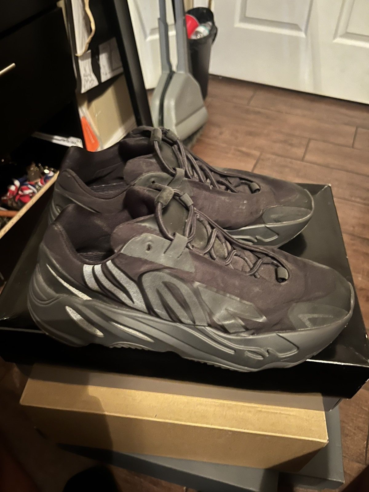 Yeezy Yeezy boost 700 Size US 9 / EU 42 - 4 Thumbnail
