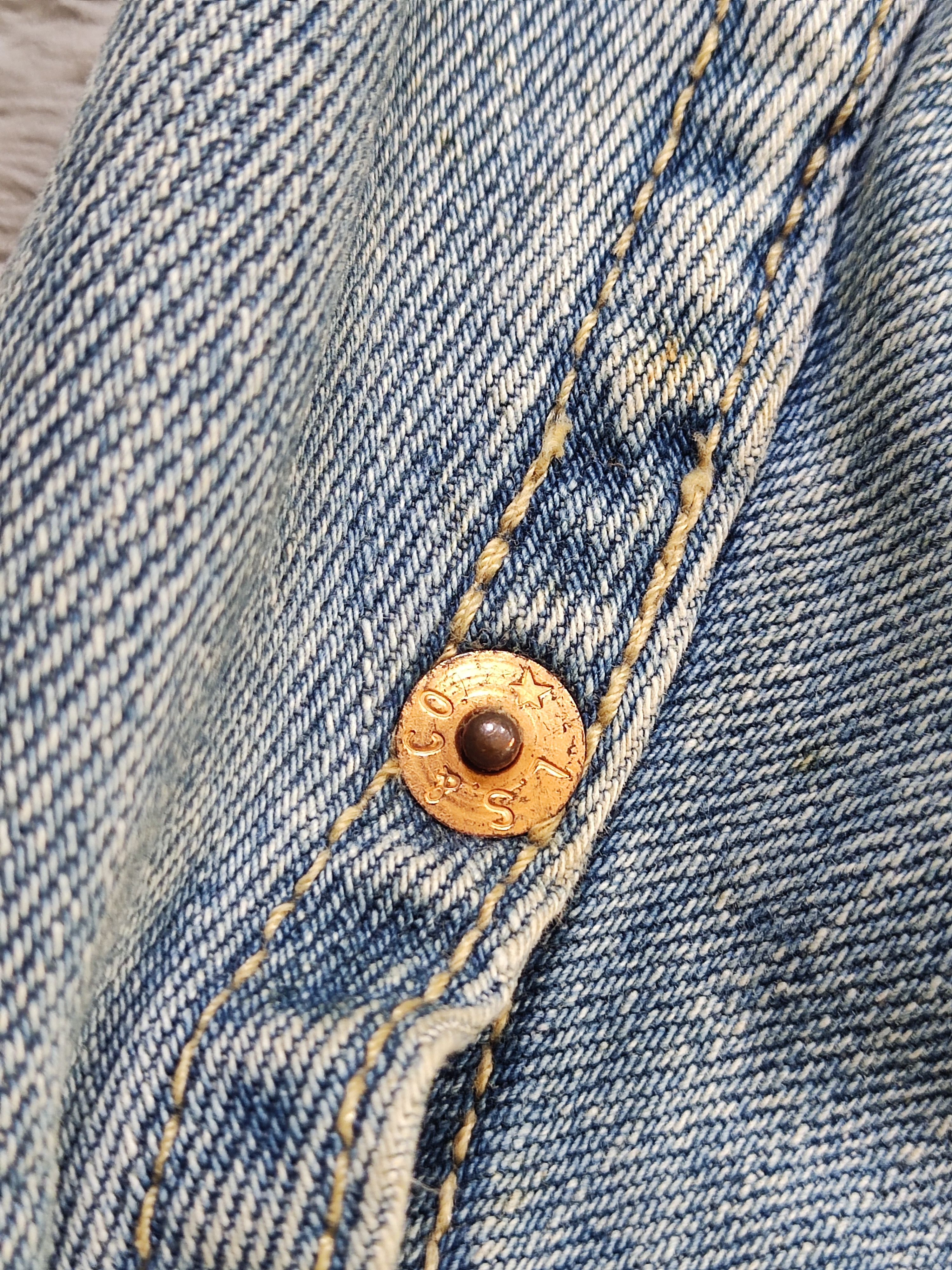 Levi's Levi’s Vintage Distressed faded Denim Trucker Jacket Size M Size M / US 6-8 / IT 42-44 - 13 Thumbnail