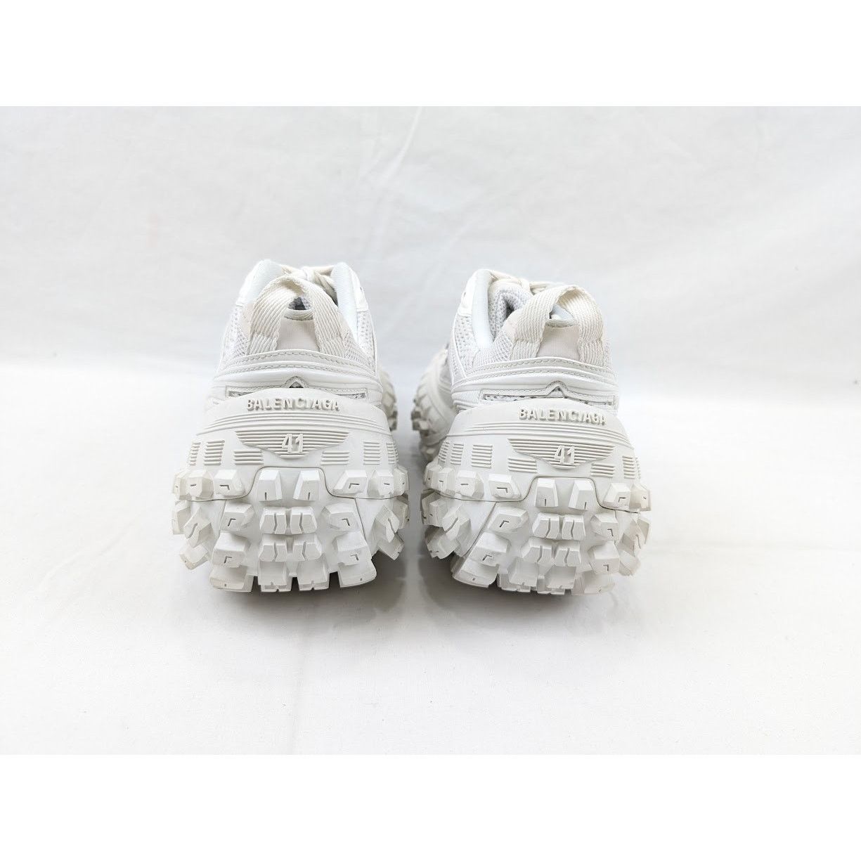 Balenciaga o1rshd1 Contrast Defender Bouncer in Eggshell/Black Size US 8 / EU 41 - 18 Thumbnail