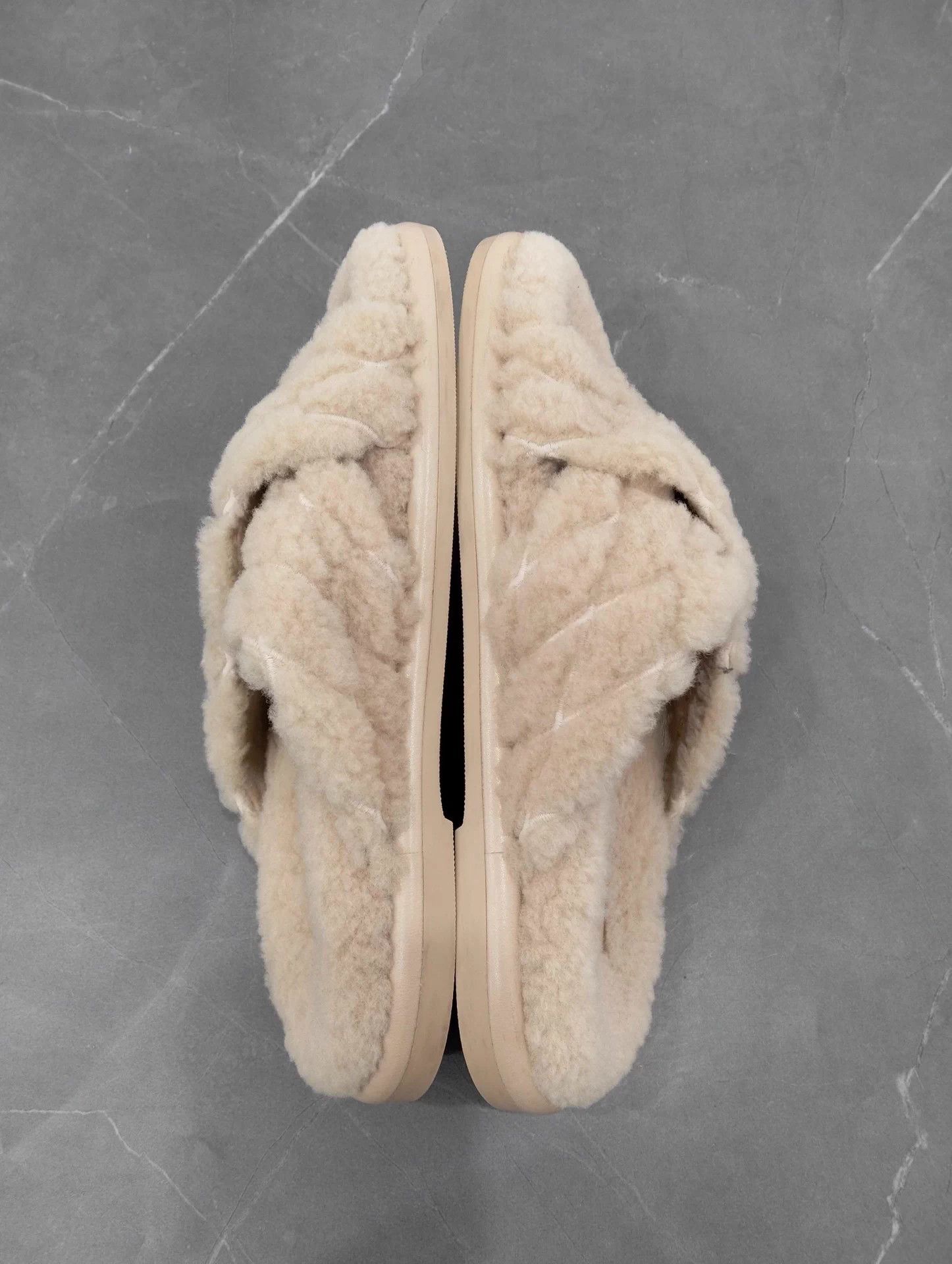 Louis Vuitton LV Xmas Limited Fur Slippers 36 Size US 5 / IT 35 - 2 Thumbnail