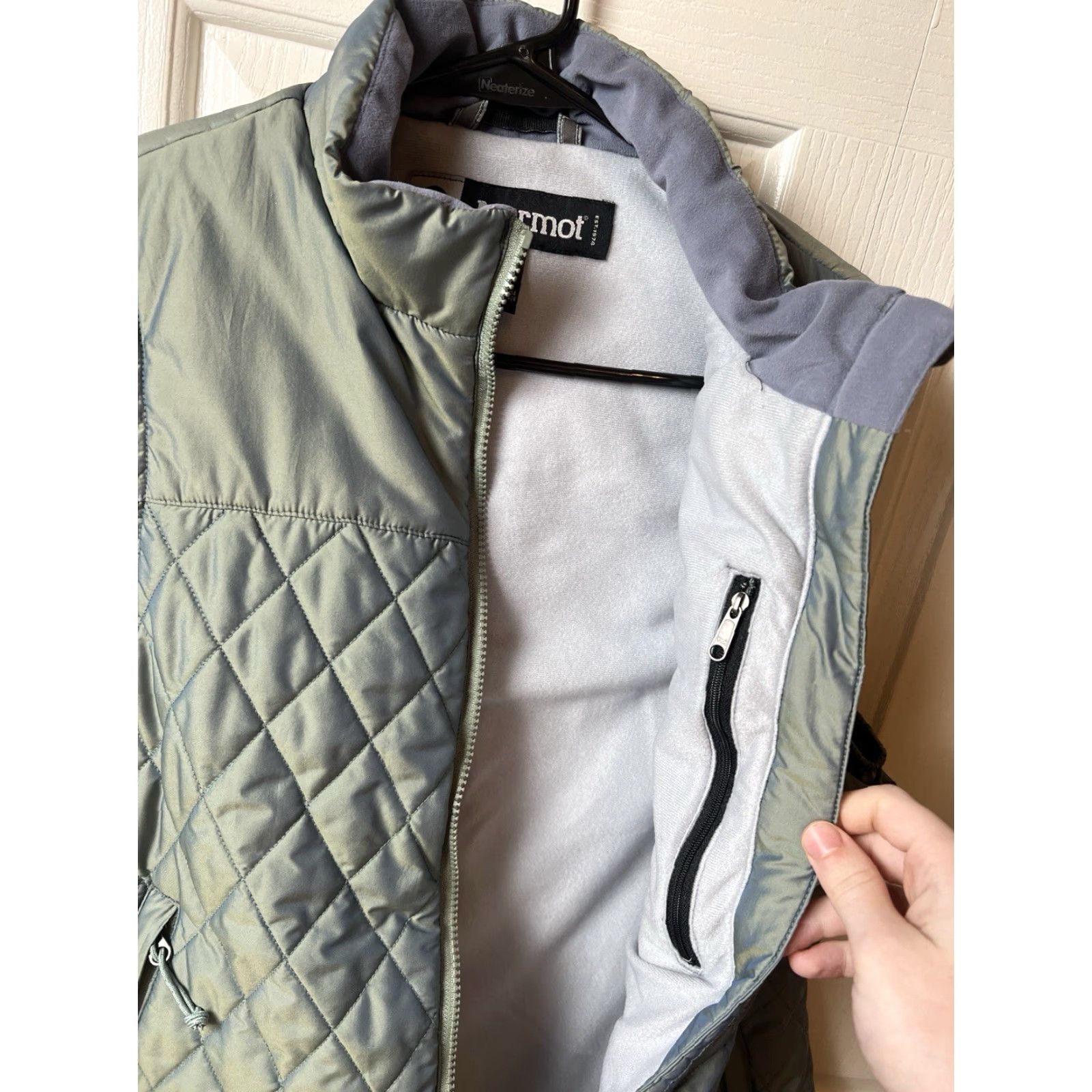 Marmot VINTAGE Marmot Vest Women Large Satin Green Kitzbuhel Full Zip Diamond Quilted Puffer Size L / US 10 / IT 46 - 4 Thumbnail