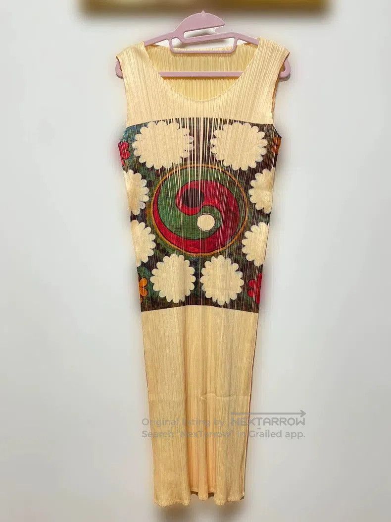 Issey Miyake ISSEY MIYAKE Pleats Please Sleeveless Dress . Size M / US 6-8 / IT 42-44 - 1 Thumbnail