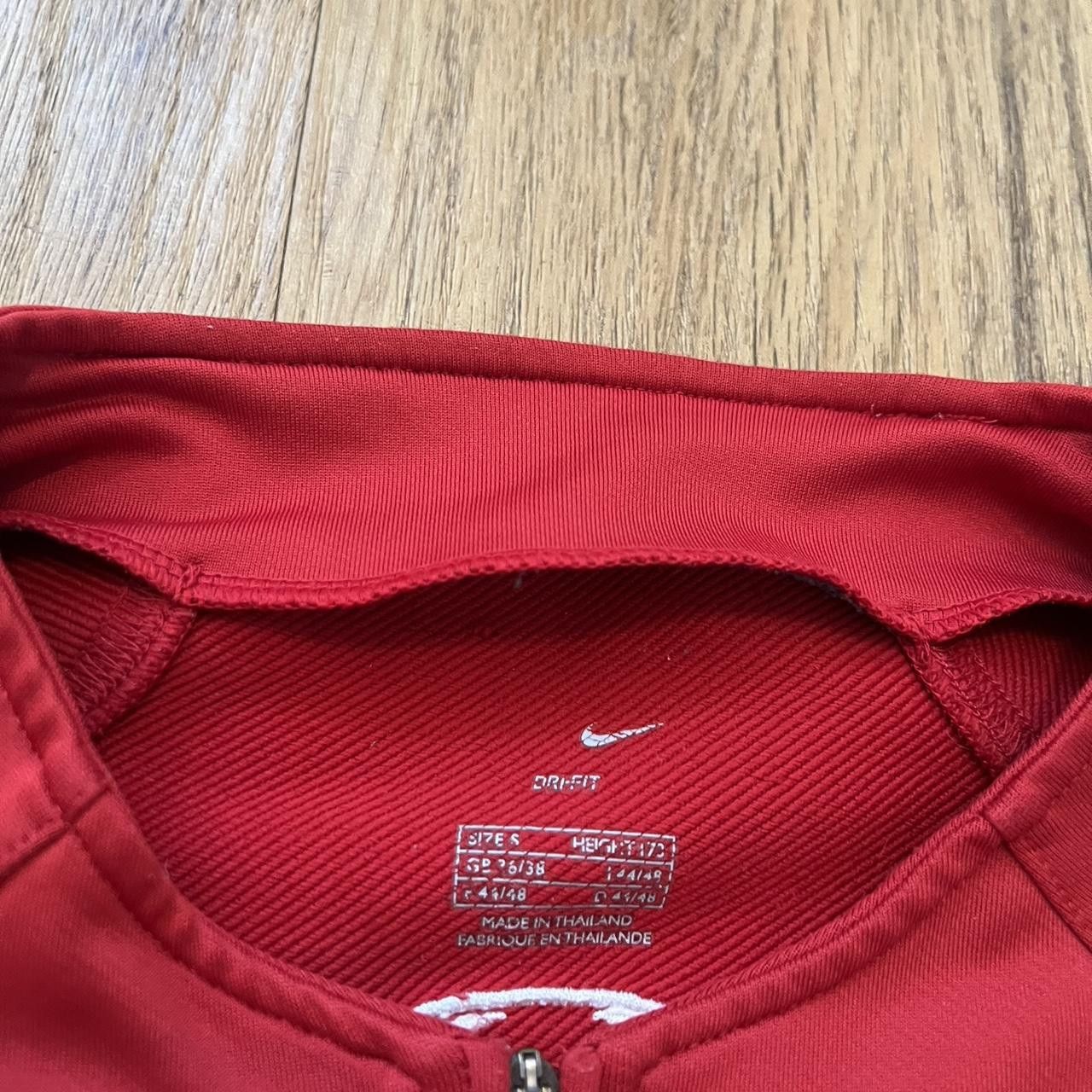 Nike 2005-06 Manchester United Nike Dri-Fit red quarter Size US S / EU 44-46 / 1 - 4 Thumbnail