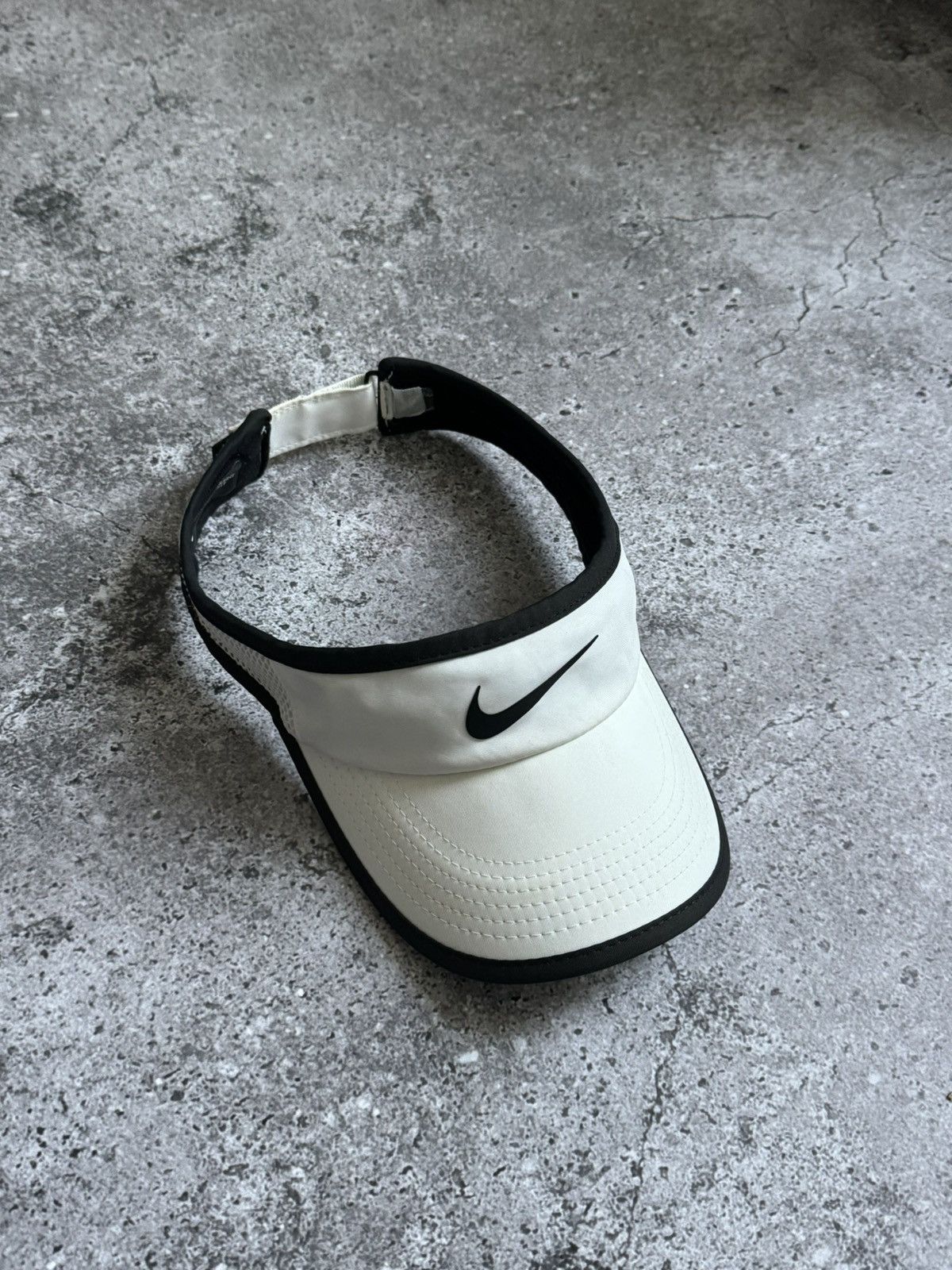 Nike × Vintage Vintage Nike white visor blazer cap hat Size ONE SIZE - 1 Thumbnail