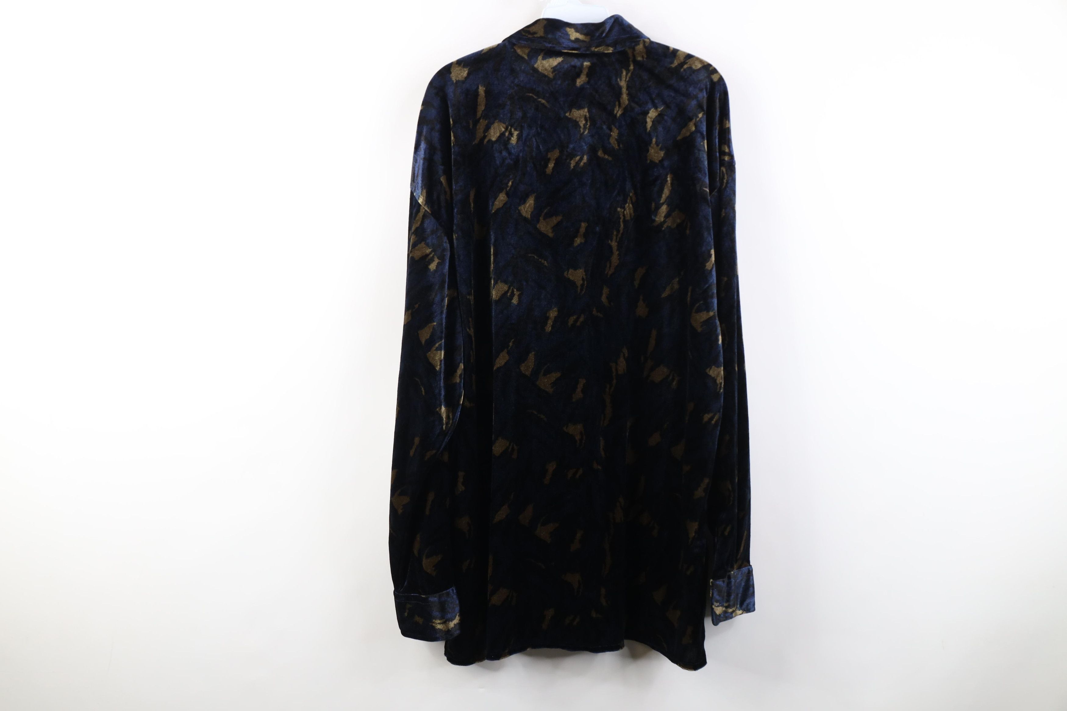 Vintage Vintage 90s Streetwear Tiger Velour Collared Button Shirt Size US XL / EU 56 / 4 - 9 Thumbnail