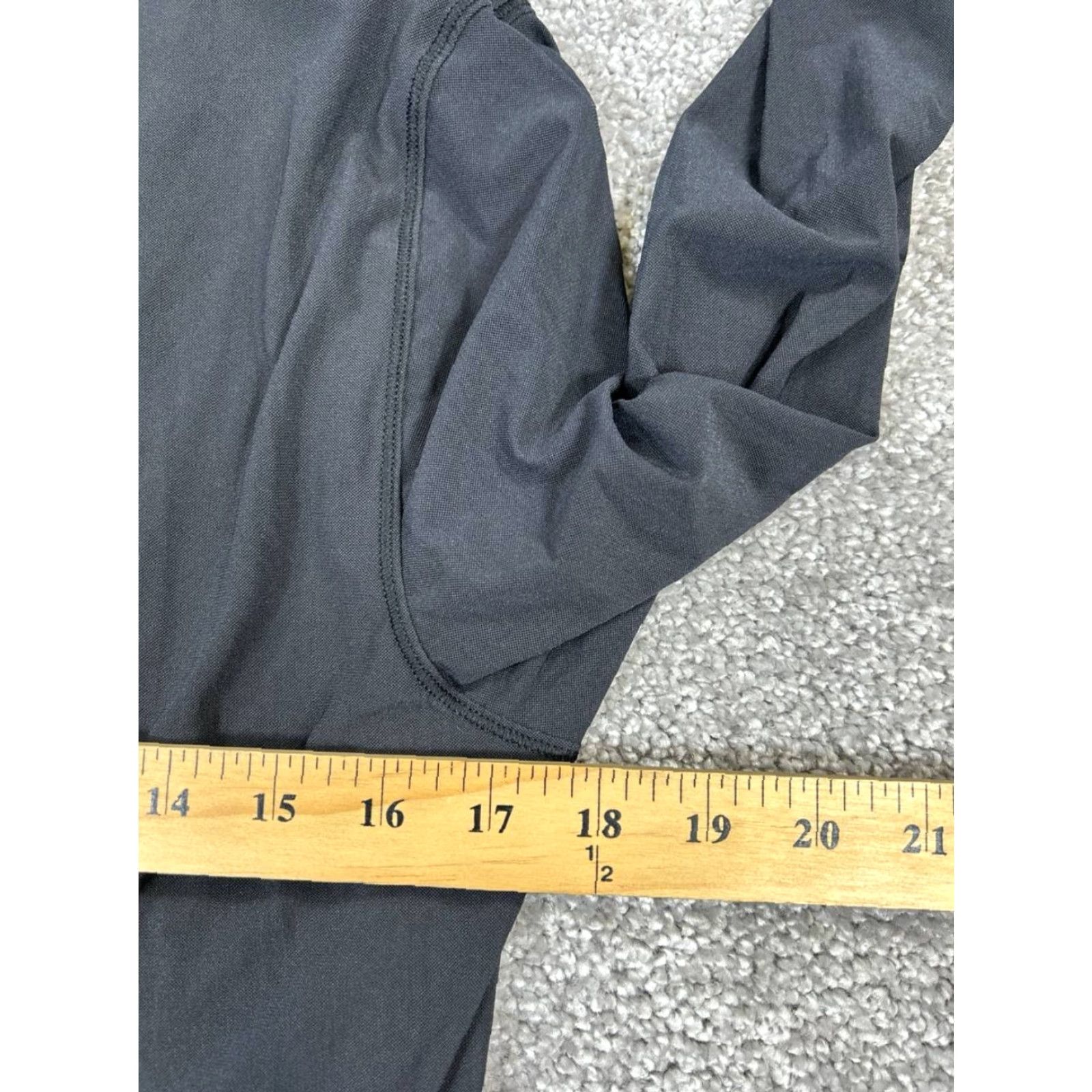 Lululemon Lululemon Back In Action Shirt Womens 4 Black Pullover Size S / US 4 / IT 40 - 5 Thumbnail
