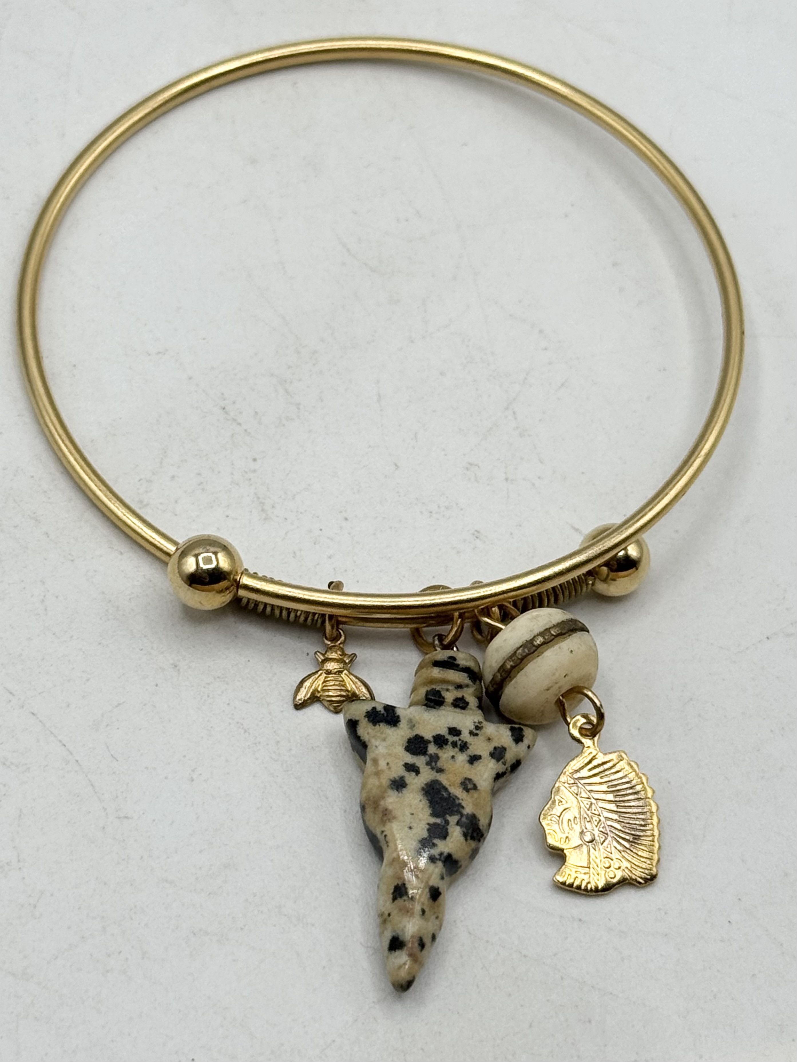 Vintage Vintage arrowhead white stone bead Indian chief charm bracel Size ONE SIZE - 2 Thumbnail