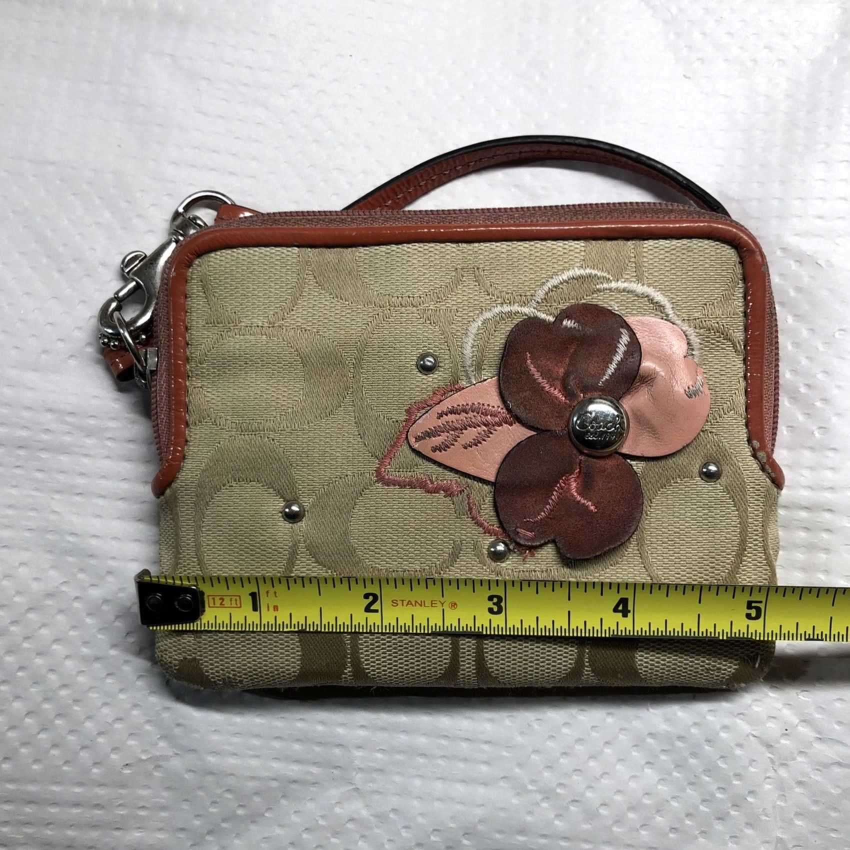 Coach VINTAGE Coach Wristlet Small Beige Signature Canvas Pink Accent Flower Clutch Wallet Women's Accessories Designer Size ONE SIZE - 6 Thumbnail